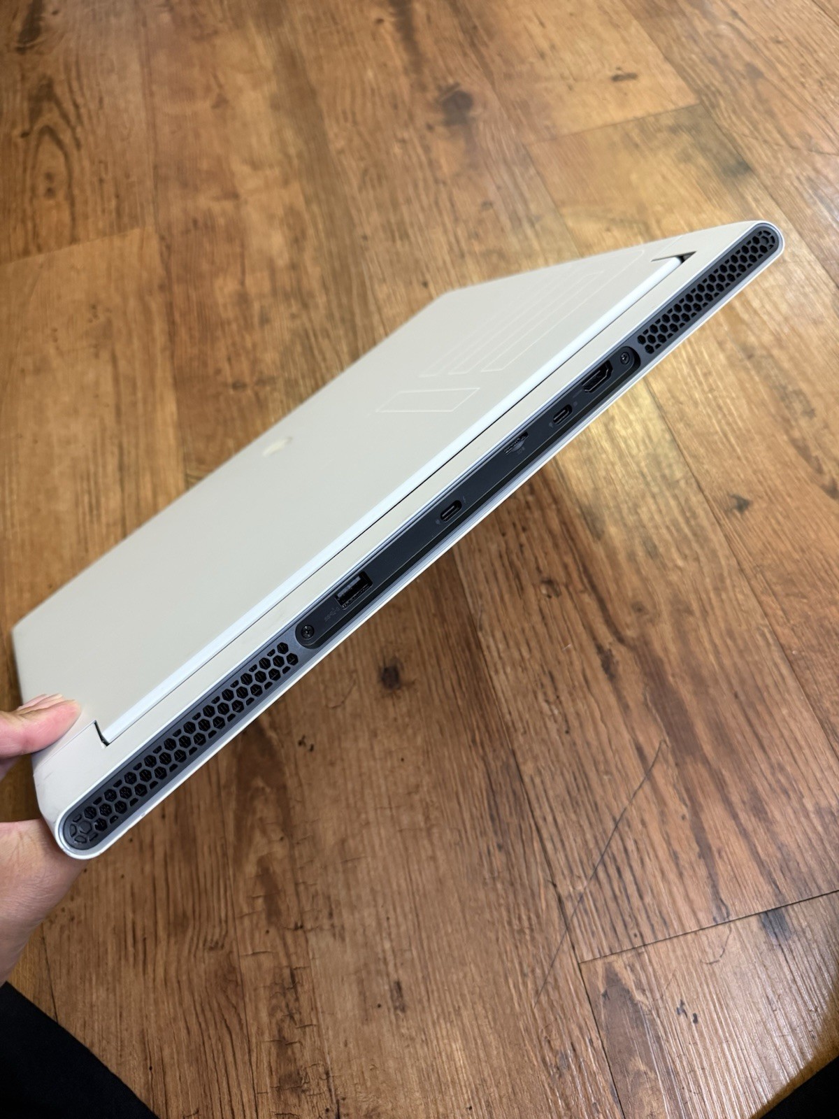 Alienware X15 R2 15.6″ i7-12700H 2.3GHz 32GB RAM 1TB SSD SSD GeForce RTX 3060