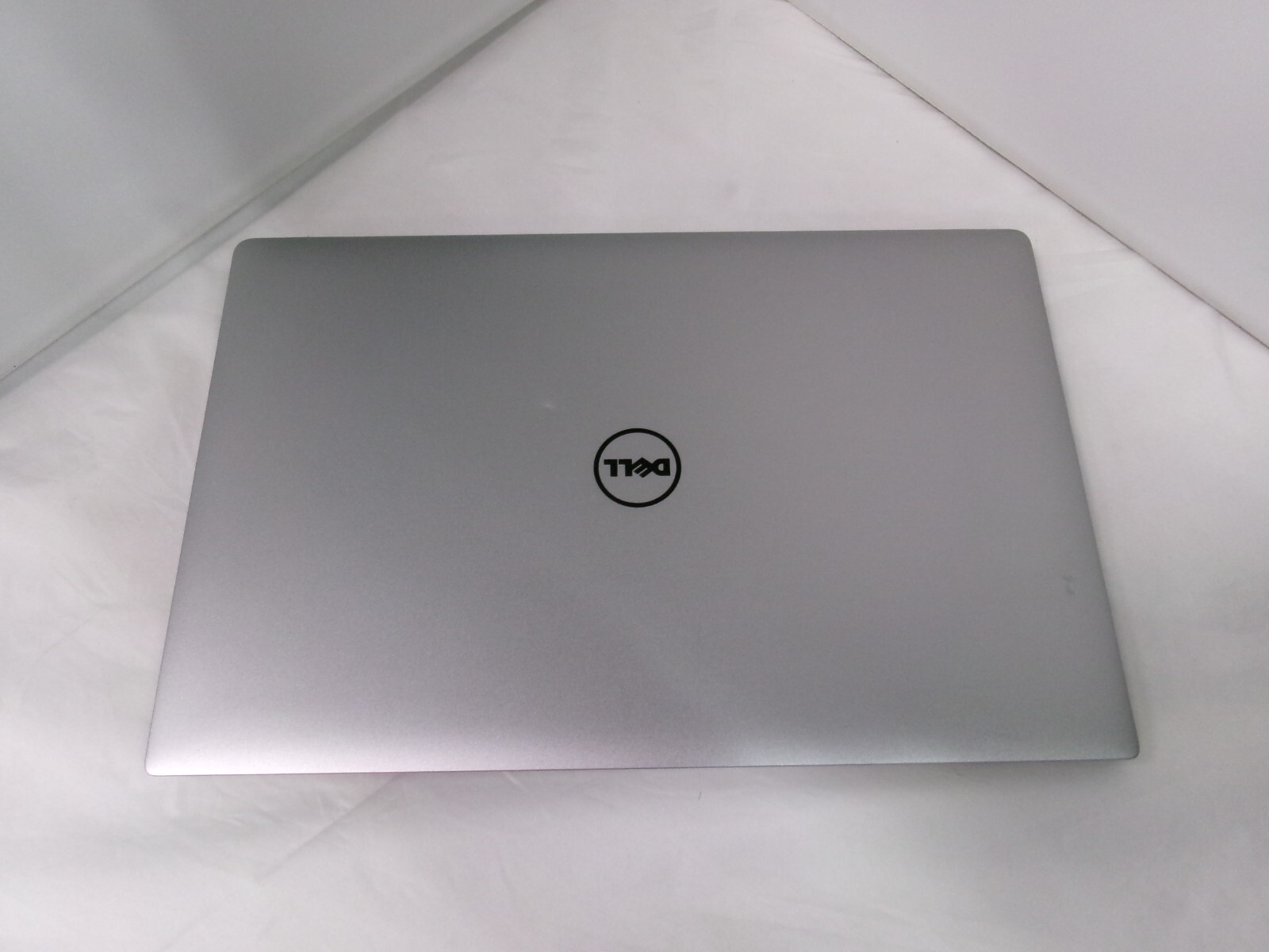 DELL XPS 15 9550, i5-6300HQ @ 2.3GHz, 8GB RAM, No SSD or OS, Bad Keyboard