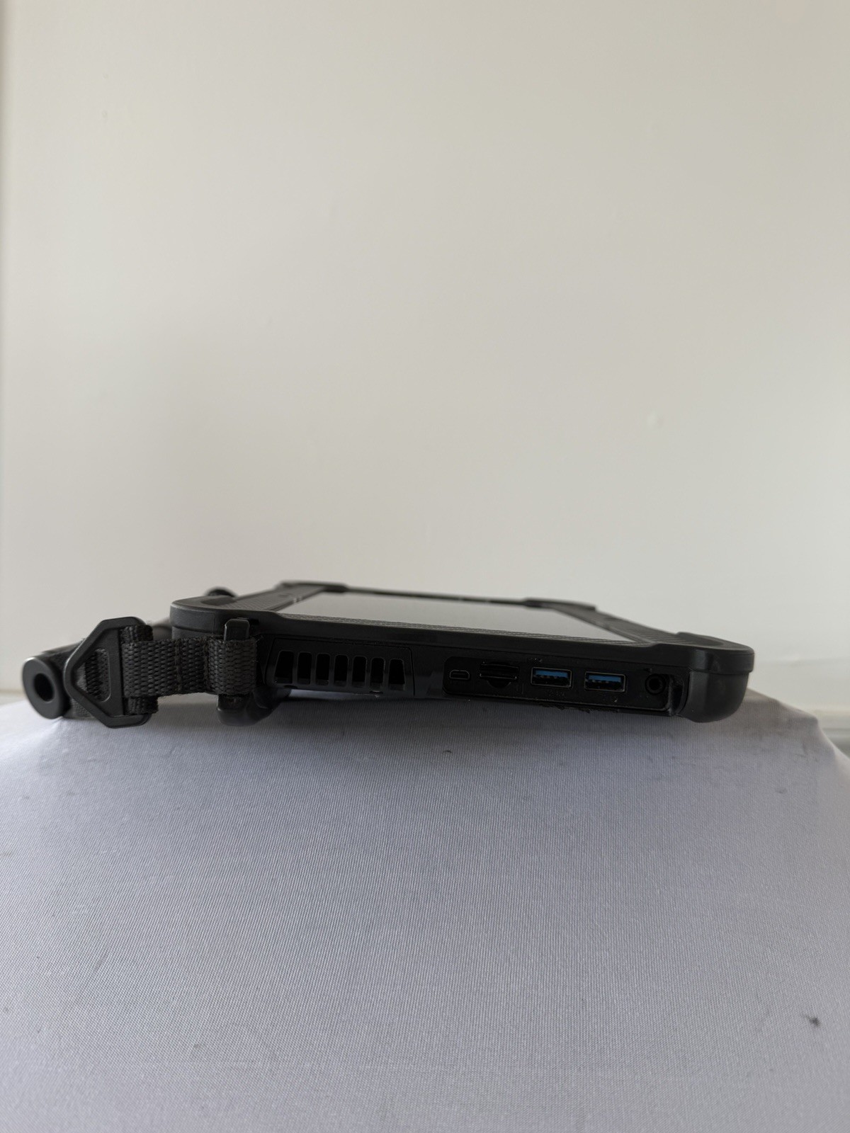 Xplore ix101B2 Laptop – Good Screen – Intel i5-5350U – RAM 8 GB – Read Des