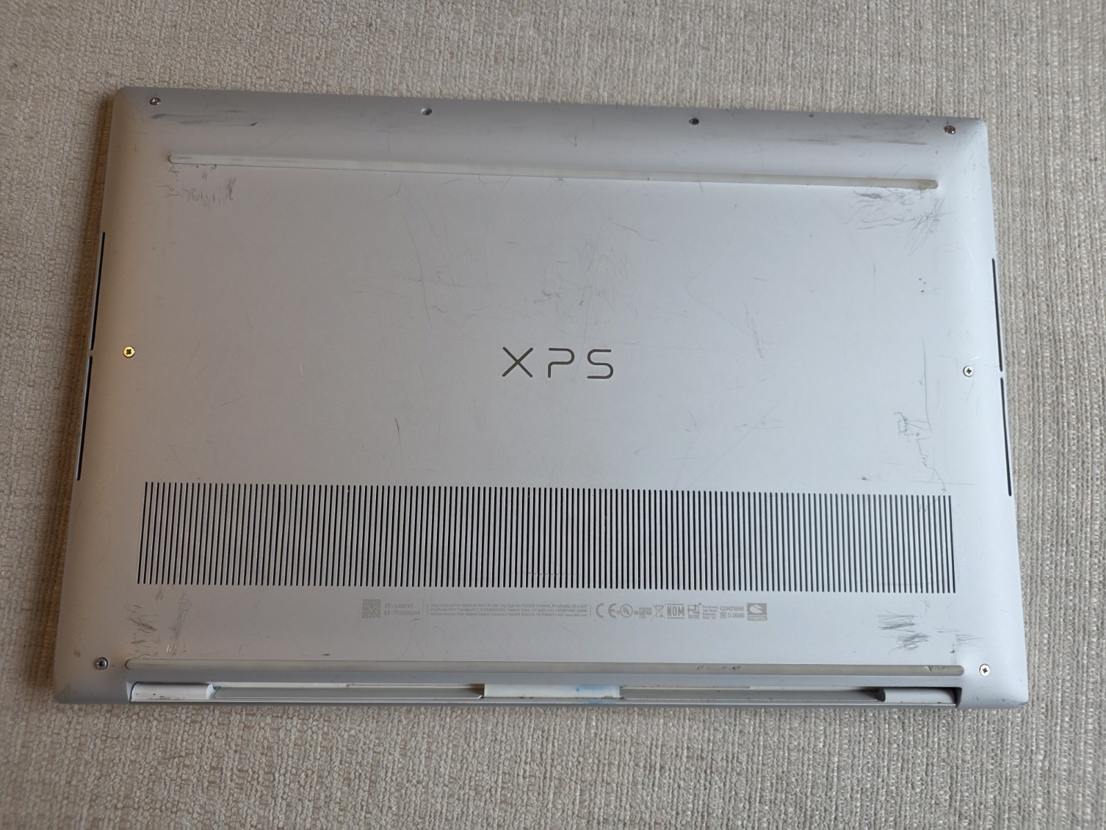 Dell XPS 15 9520 White 15.6″ 3.5K OLED Touch i7-12700H RTX 3050 8GB RAM 512G SSD