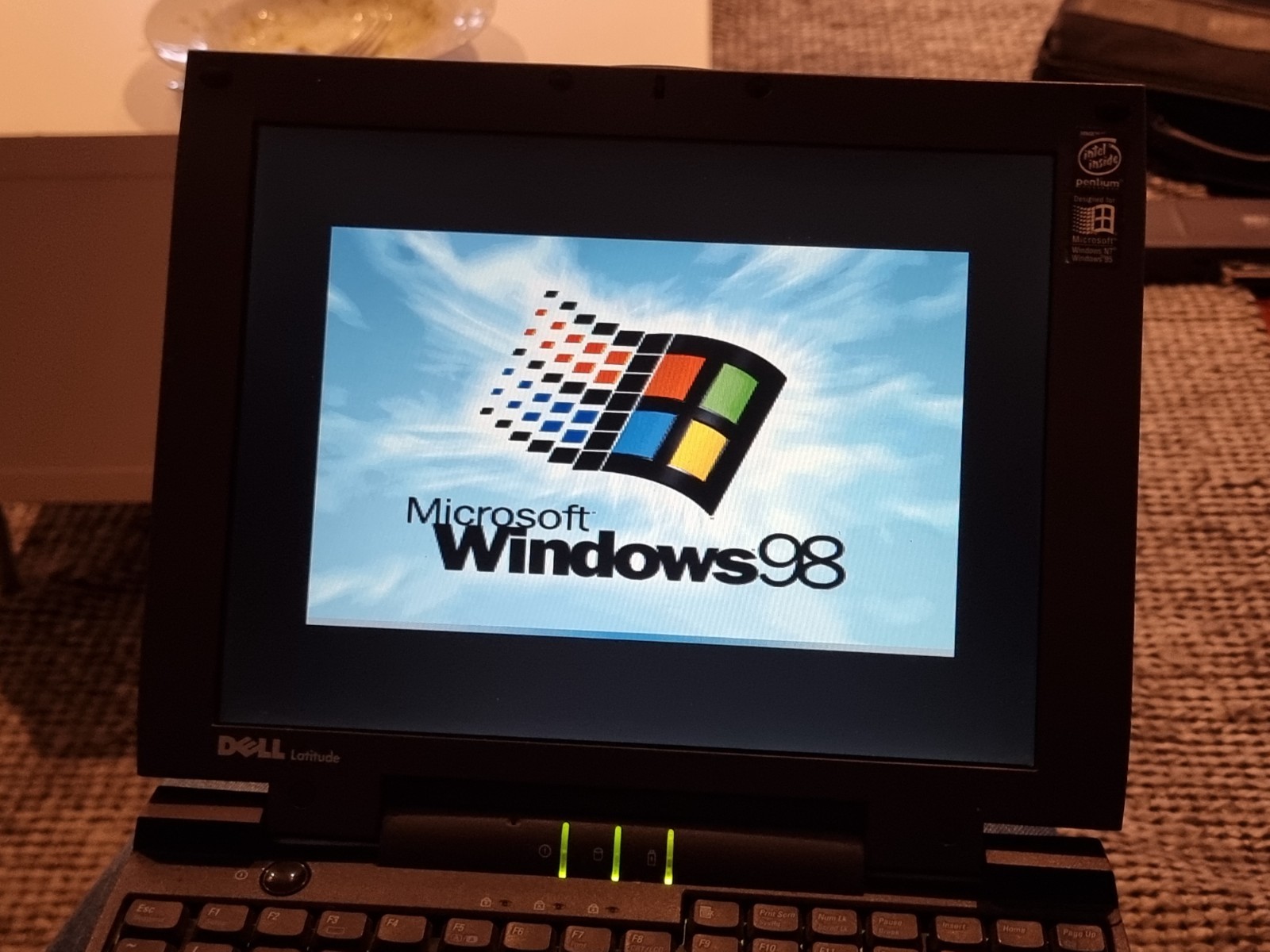 Dell Latitude CP M233ST (Like NEW)