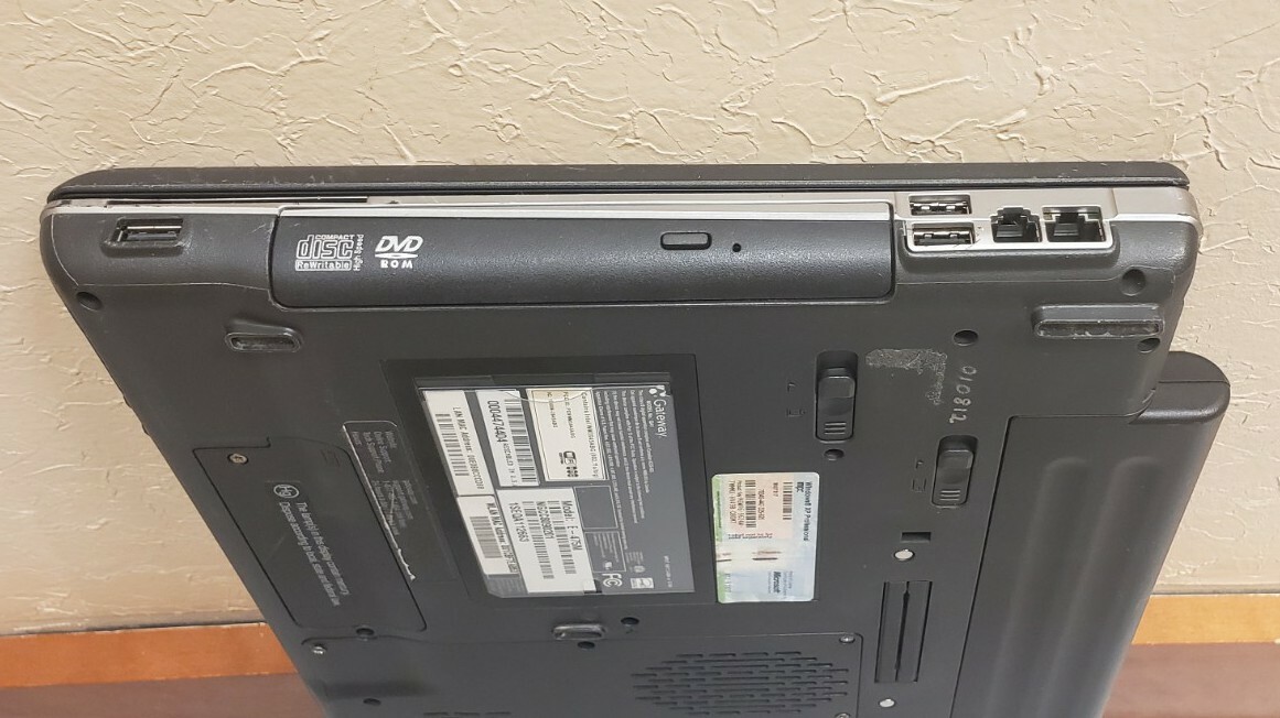 GATEWAY E-475M 15.6″ Intel Core 2 Duo T5470 2GB RAM 120GB HDD WIFI LINUX