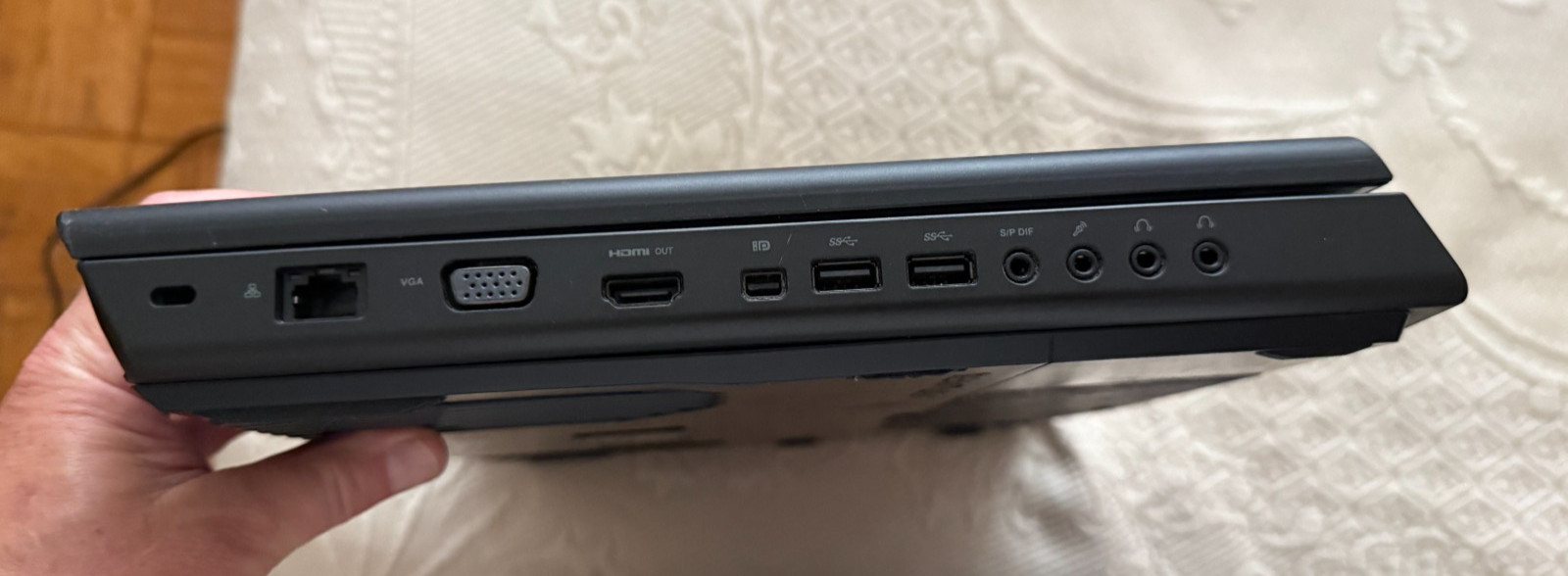 Alienware M17x R3 17″ GAMING l 8GB RAM, l 500 GB SSD, 1 500 GB HDD Core i7
