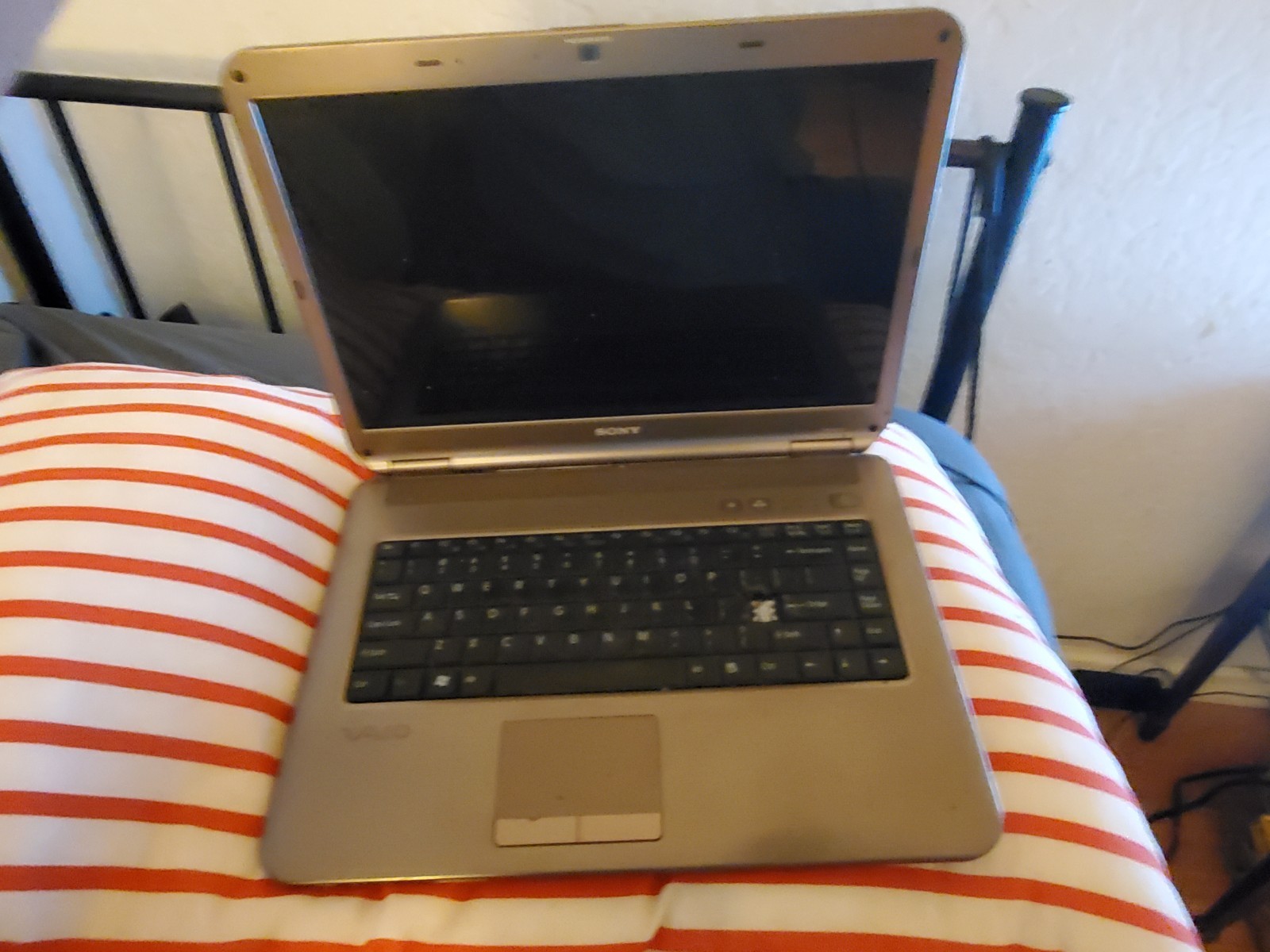 Sony Vaio Laptop VGN-NS325J with Zorin OS 18 And Some Games Preloaded