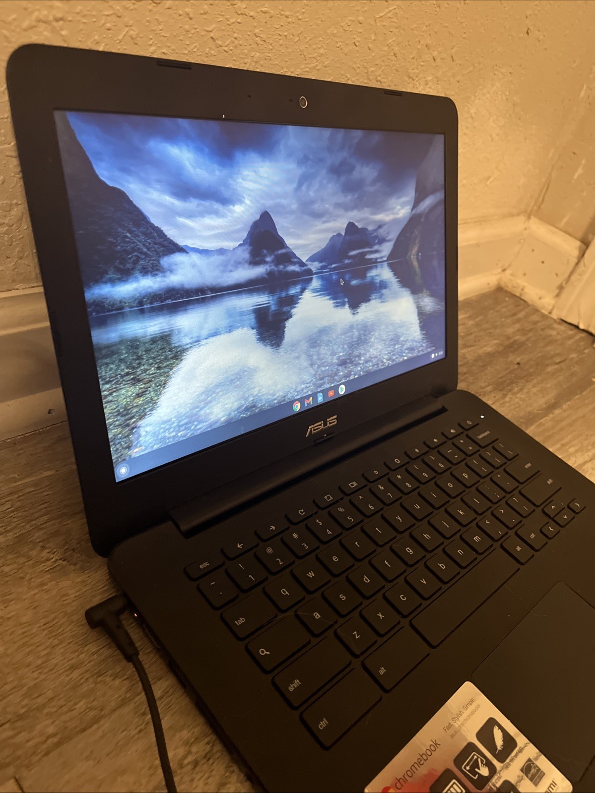 ASUS Chromebook C300 Intel Celeron N3060 Laptop 4GB RAM, 16GB SSD,Webcam & Cable