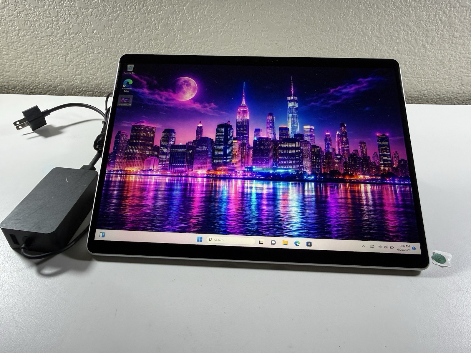 Microsoft Surface Pro 8 (1982) i5-1145G7 – 16GB RAM – 256GB 120Hz – Win 11 Pro