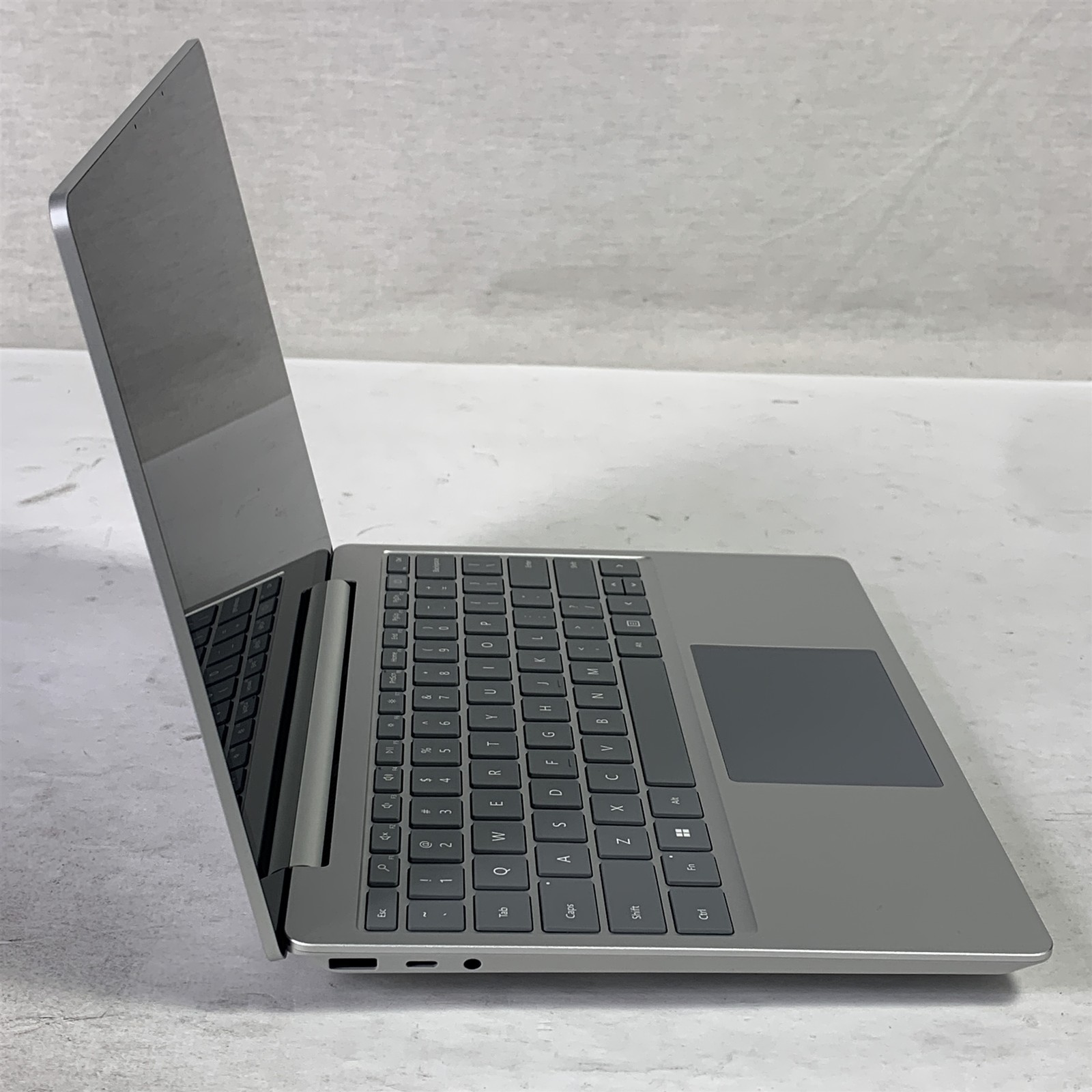 Microsoft Surface Laptop Go 2 12.4″ i5-1135G7 2.4GHz 16GB 256GB NVMe SSD – Win11