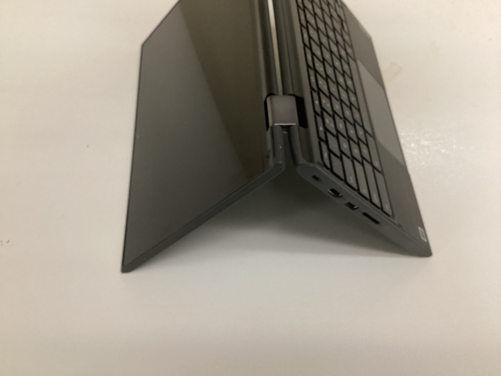 Lenovo 300e chromebook 2nd Gen MTK model 81QC 2 in 1 – 32GB – 11.6″