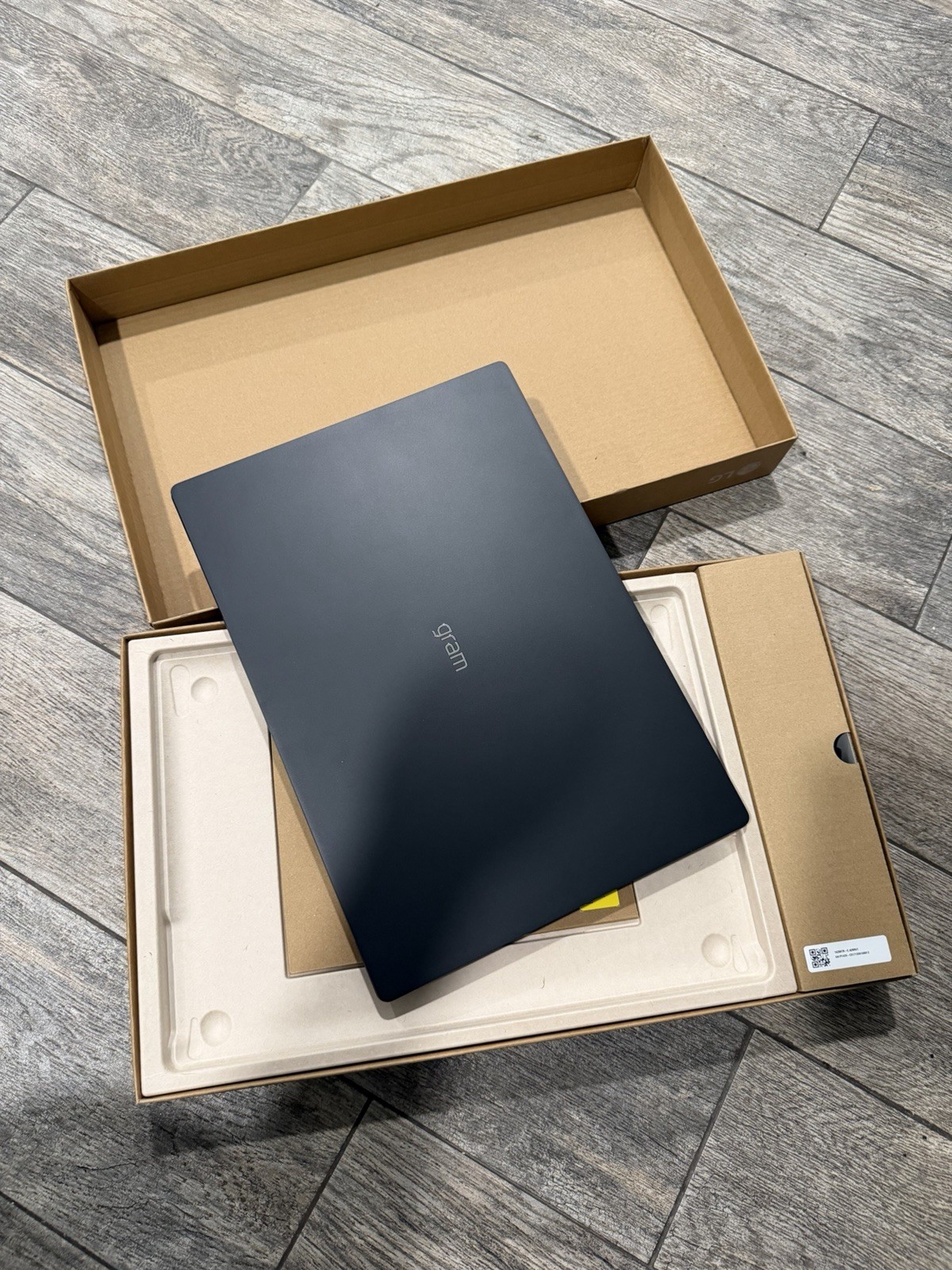 LG Gram Pro 16” WQXGA Laptop, Ultra 9 285H, RTX 5050, 32GB Ram, 2TB SSD Sealed