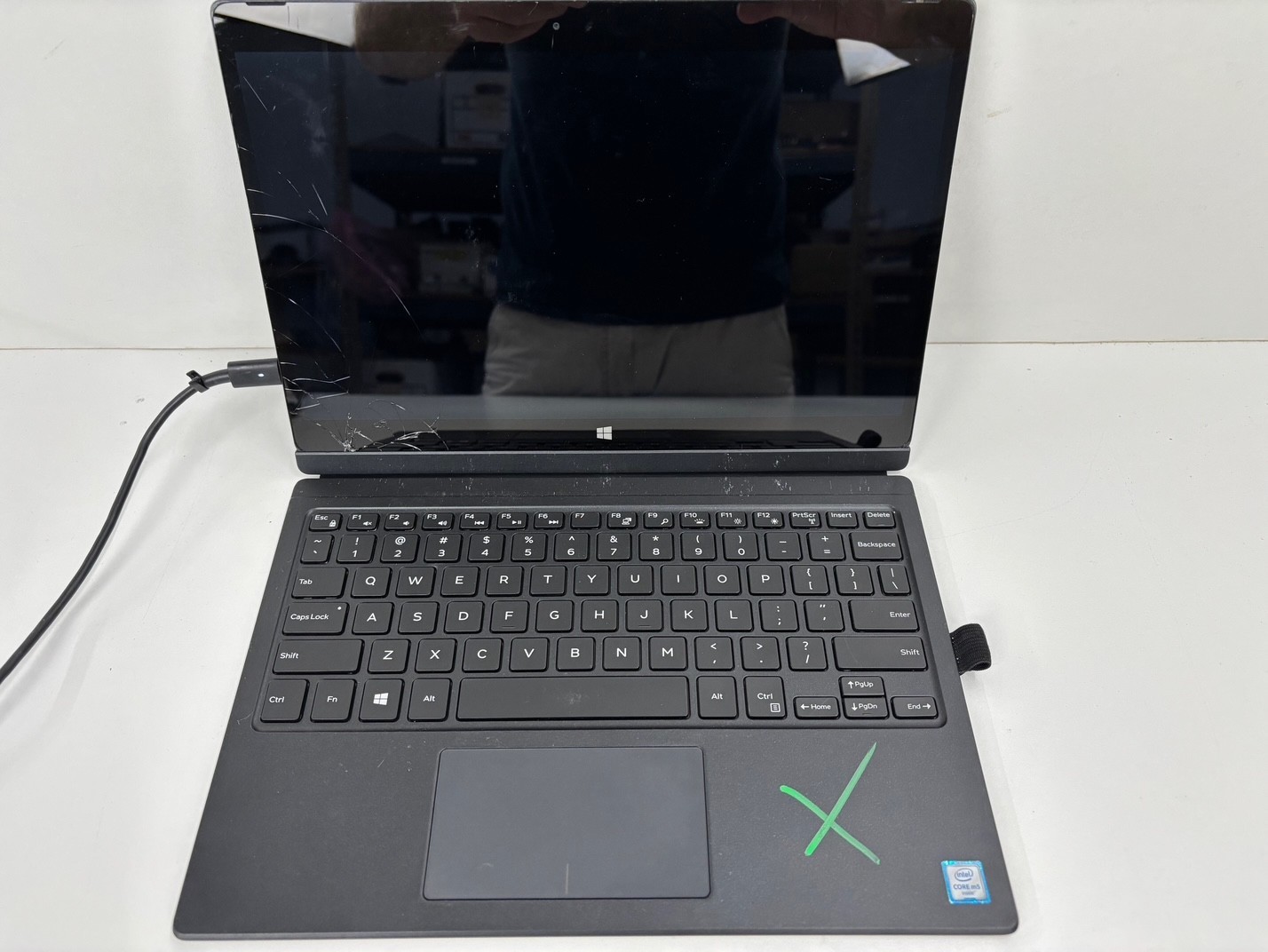 Dell Latitude 7275 12″ Intel m5-6Y57 8GB 128SSD No Power Broken Glass for Parts
