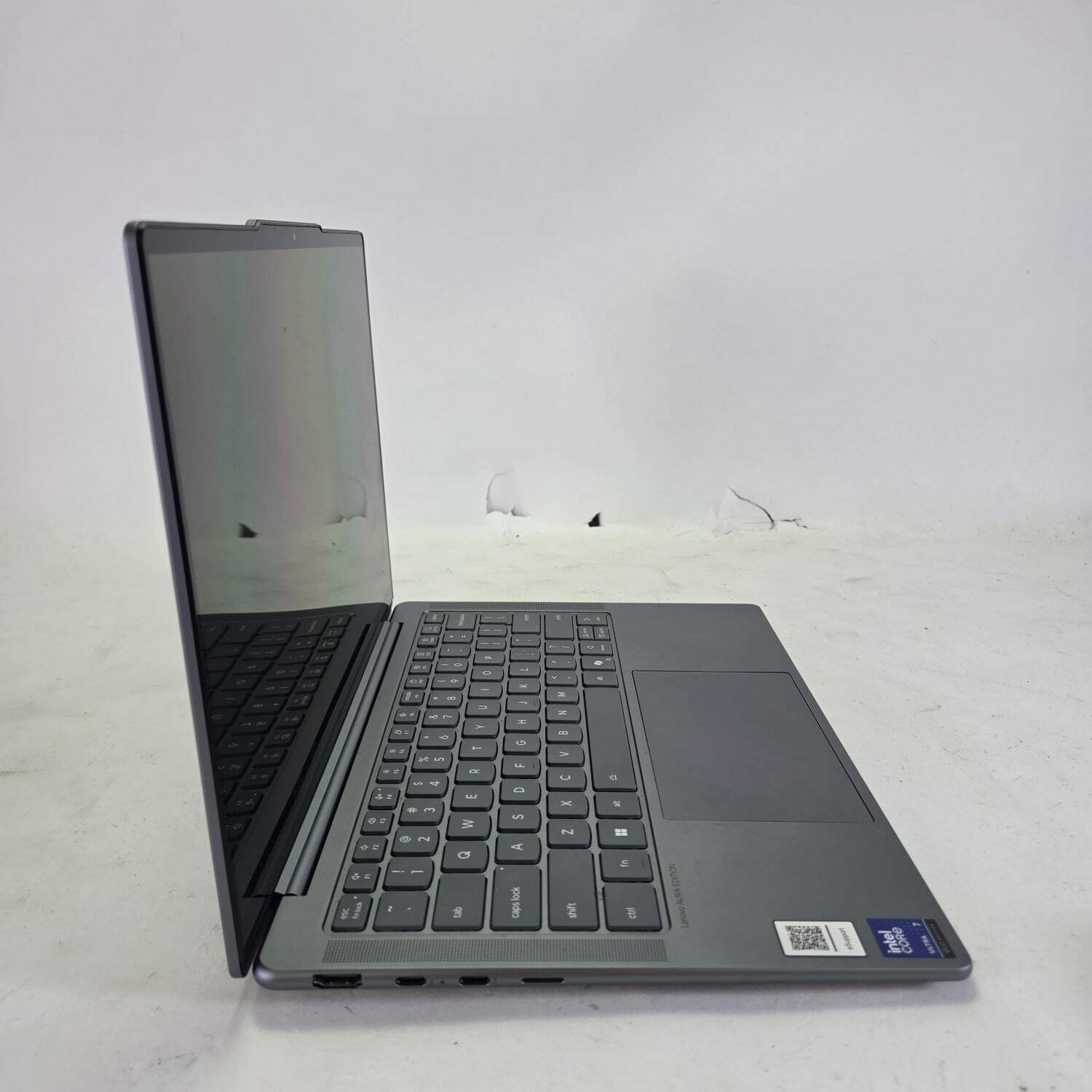 Lenovo Slim 7 14ILL10 14″ Ultra 7 256V 2.2GHz 16GB RAM 1TB SSD