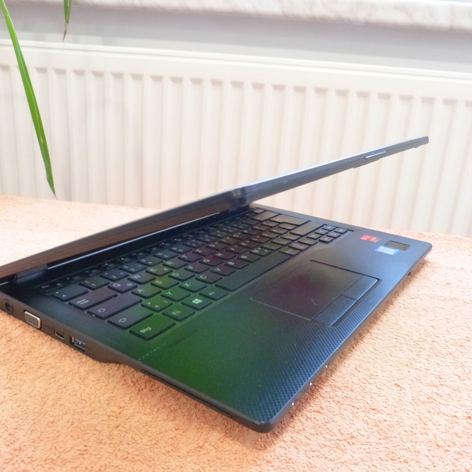 Fujitsu E549 14″ FULLHD l 16GB RAM NEW l 512GB SSD Windows 11 l USBC 8Gen i5