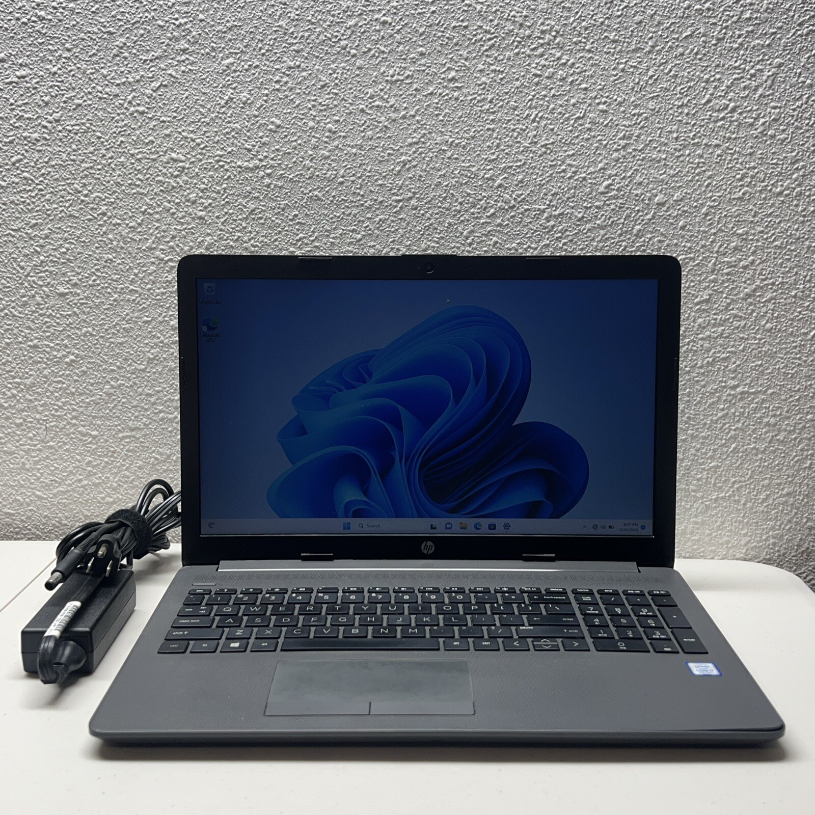 HP 250 G7 Notebook PC 15.6″ Intel Core i3-7020U @ 2.30GHz – 8GB DDR4 – 256GB SSD