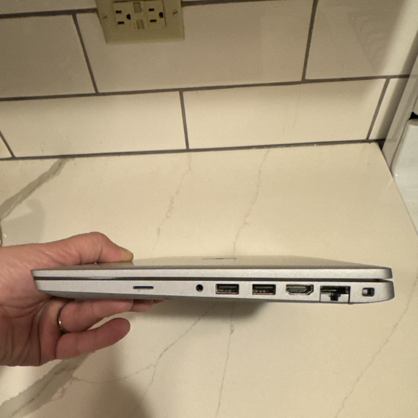 Dell Latitude 5430 14in FHD i7 12th Gen 16GB 512GB SSD Win 11 Pro