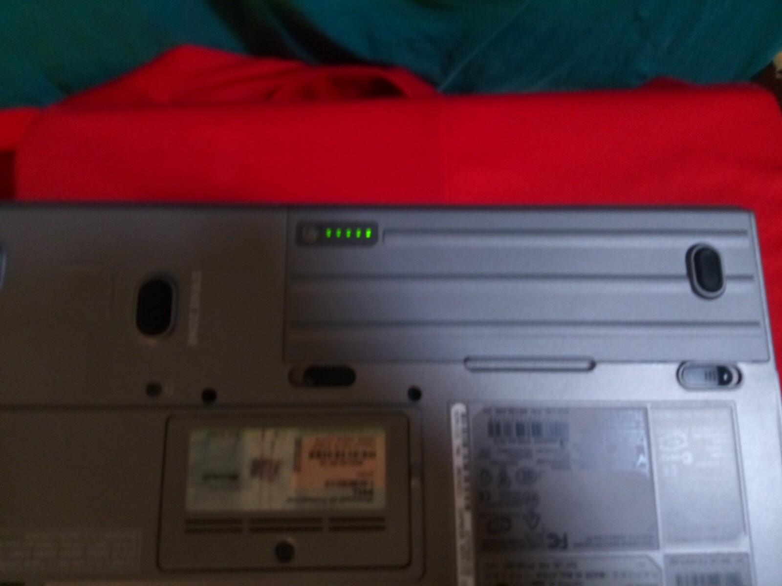 DELL LATITUDE D620 T7200 2.00GHZ 3GBRAM 500GBHDD WINXPSP/3 1440×900 office2007