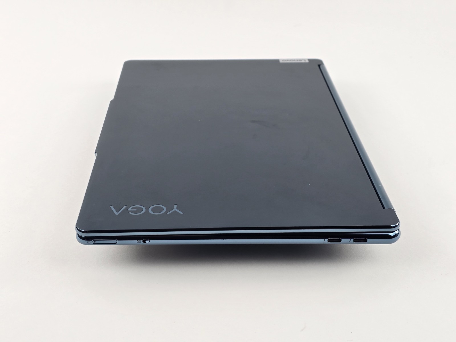 Lenovo Yoga Book 9i Dual 13.3″ 2.8K OLED Ultra 7 155U 16GB 1TB – Used READ