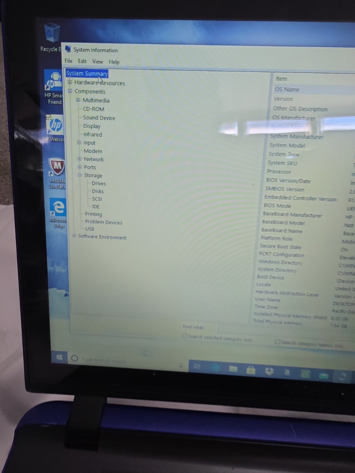 Hp Pavilion 17 Notebook Intel Core i3 6th Gen, 1tb HD, 8 Gb Ram.