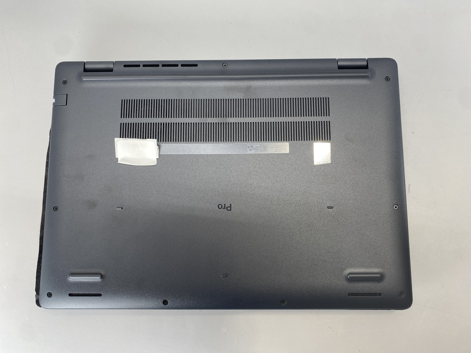 Dell Laptop Pro 16 PC16255 16″ AMD Ryzen 5 220 256GB- Gray