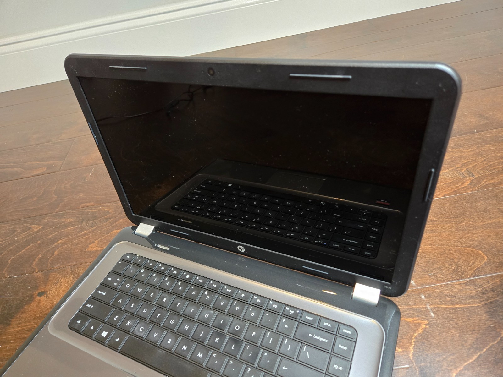 HP 2000 Notebook PC Laptop AMD E-300 1.30GHz 4GB 160GB Radeon Win 10 Pro