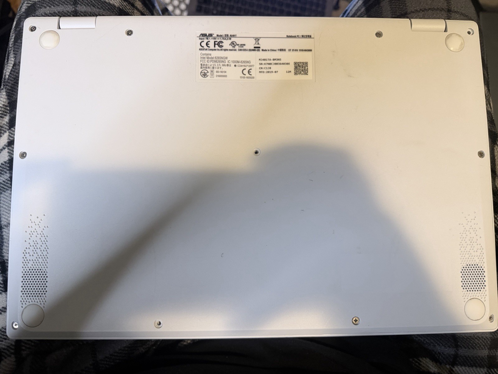 ASUS ImagineBook 14 MJ401TA | m3-8100Y | 4GB RAM | Unknown SSD