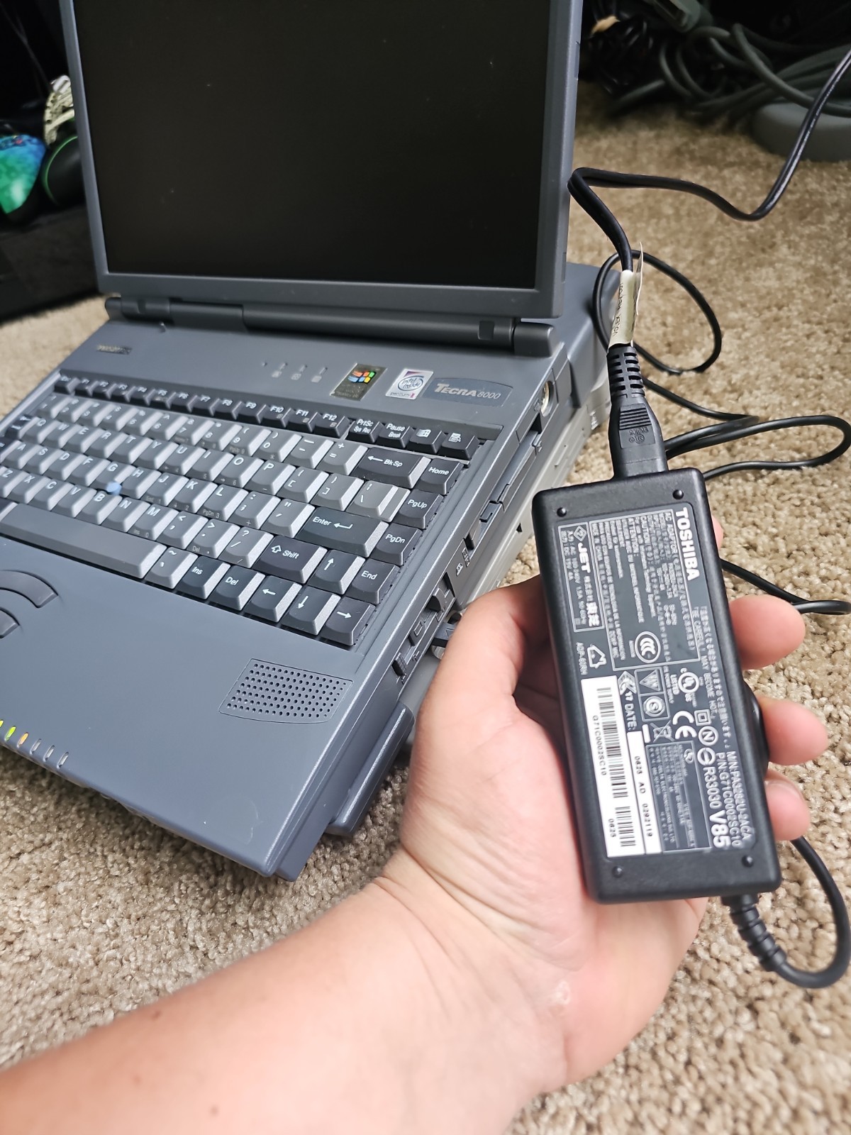 VINTAGE Toshiba Tecra 8000 Laptop Intel Pentium II, 300MHz TESTED WORKS NO HDD