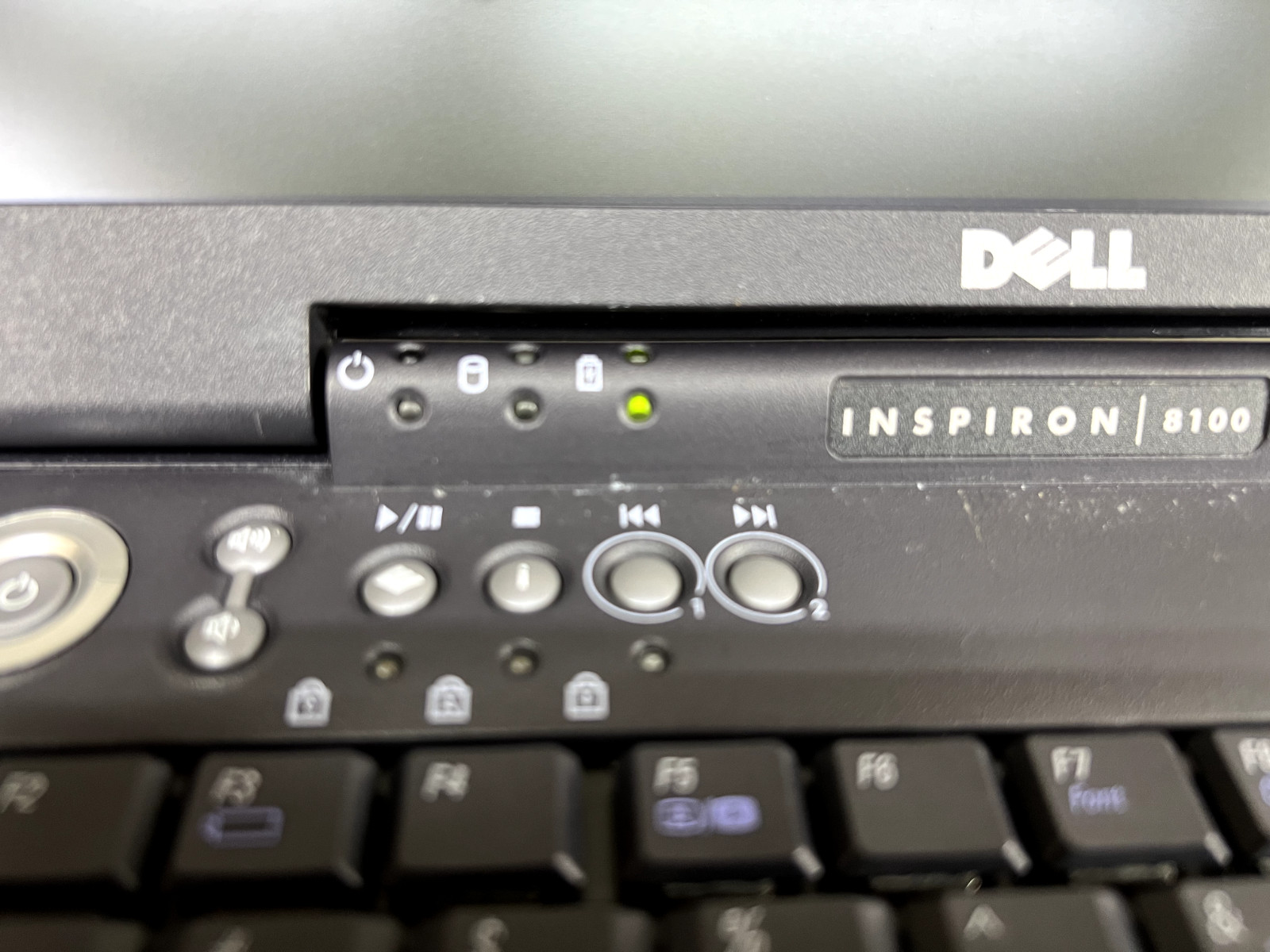 Dell Inspiron 8100 PP01X – 40GB HDD – Powers On No Display Shuts Off For Parts