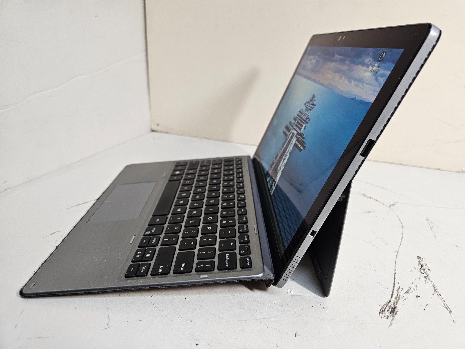 Dell Latitude 7210 Tablet Laptop – 1.8GHz i7-10610U 16GB 256GB 12.3″ Touchscreen