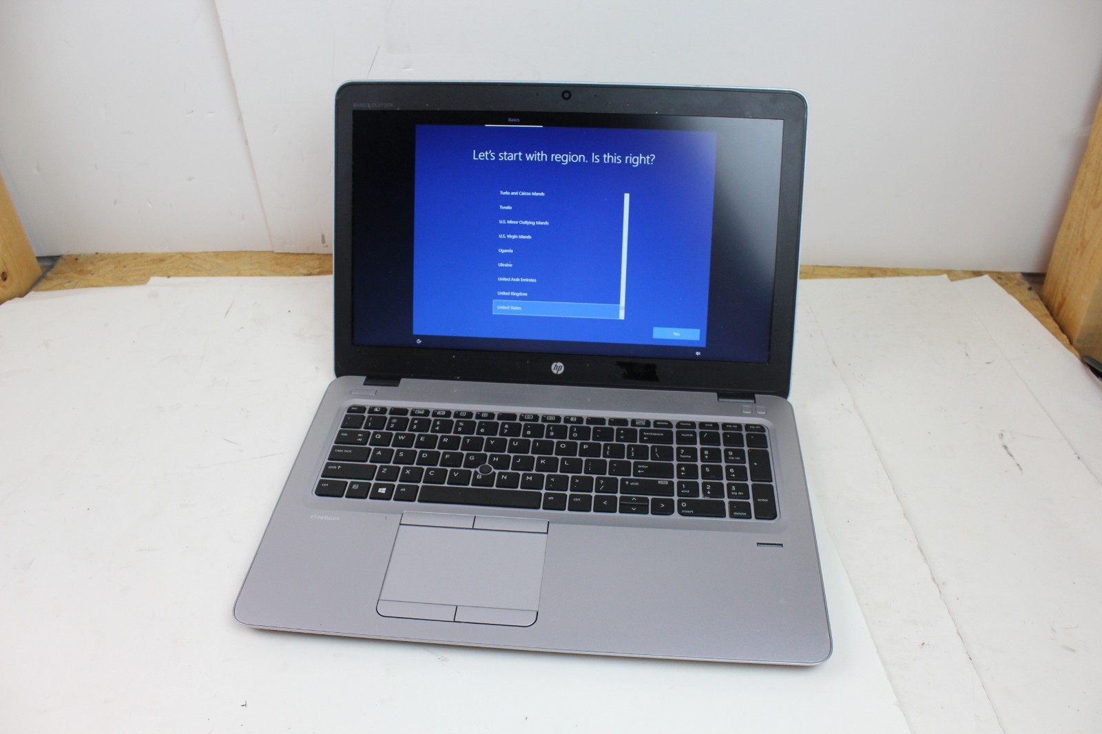 HP EliteBook 850 G3 Core i5-6200U 8GB RAM 256GB SSD w/ OS MISSING CASE SCREWS
