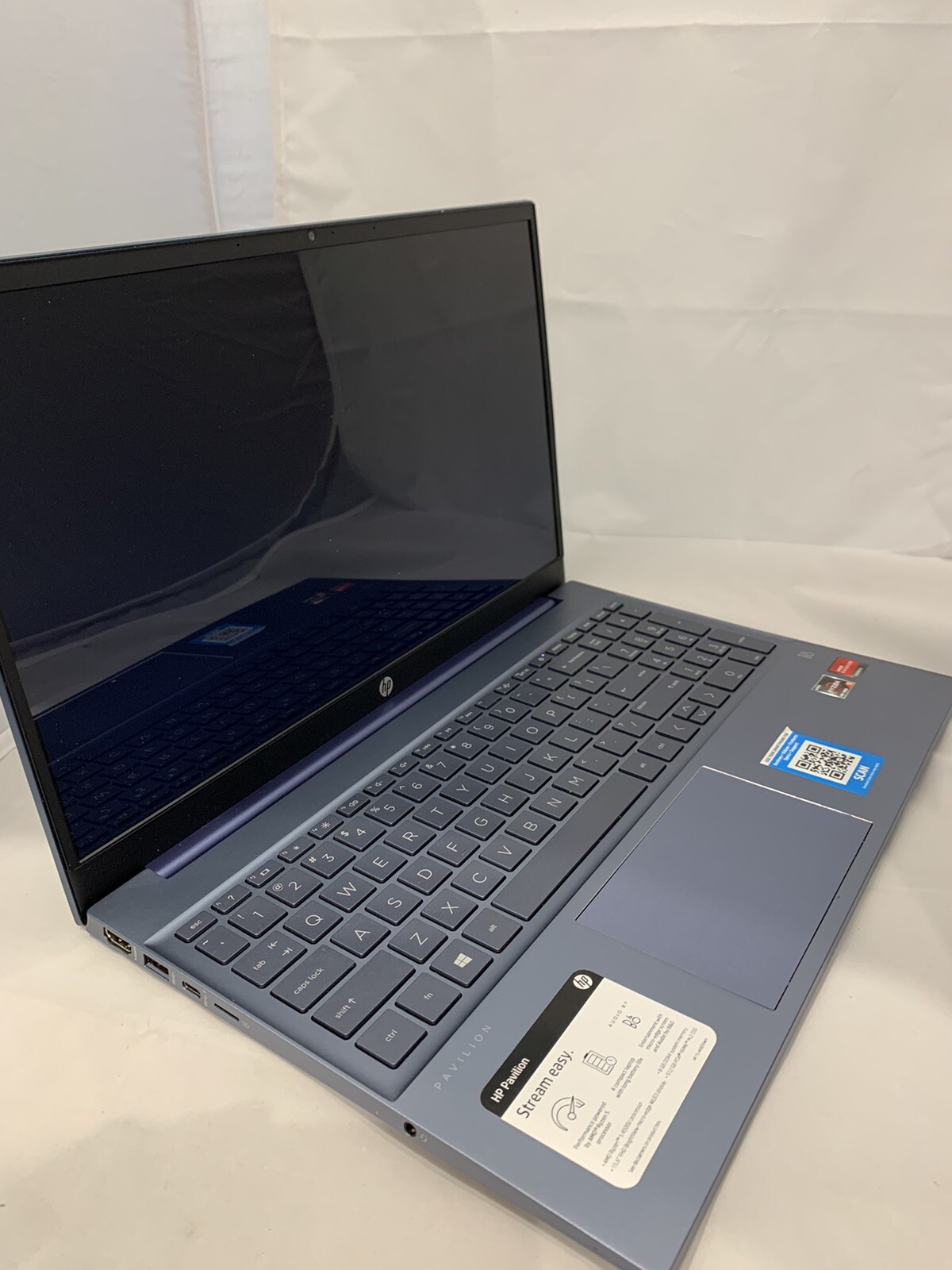 HP Pavillion 15 15-eh0050wm 15.6 inch 103456-1 JE