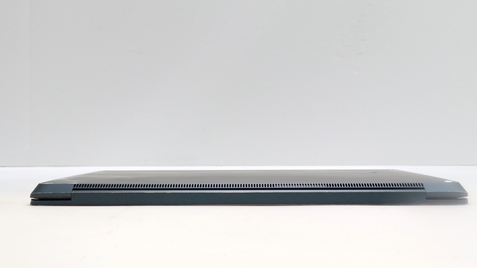 Microsoft Surface Laptop 14″ i7-7660u 16GB 512GB – Fair READ DESC