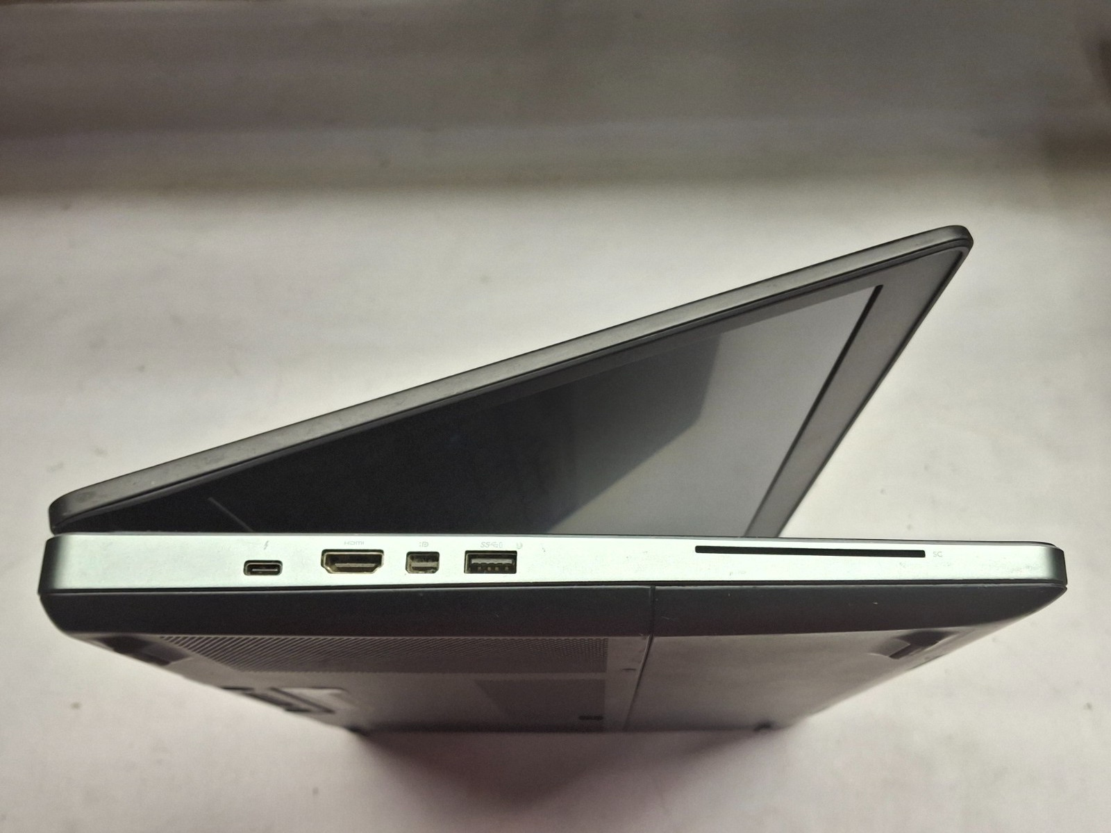 Dell Precision 7510 E3-1545M 840GB SSD 15.6″ Quadro M1000M Windows 10 Pro Laptop