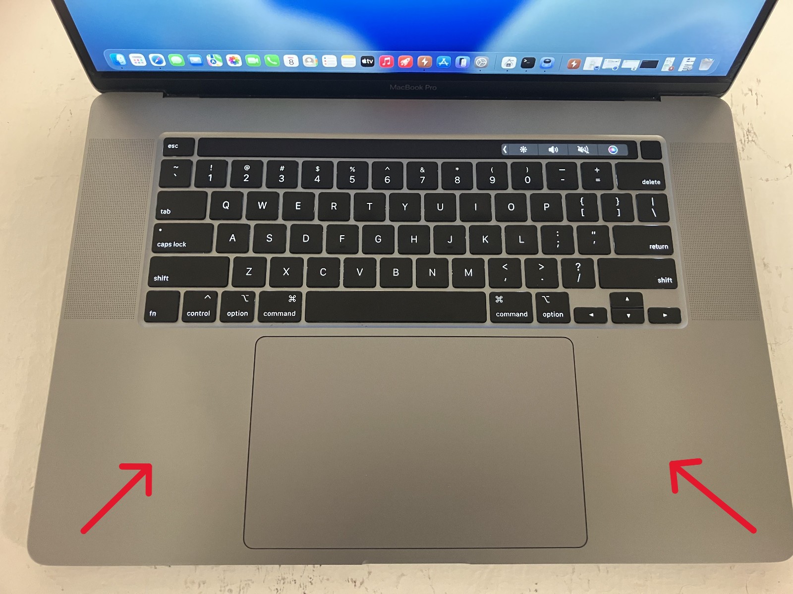 Apple MacBook Pro A2141 16″ Radeon 5500M 2.4GHz Intel Core i9-9980HK 64GB 1TB
