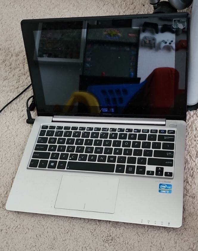 ASUS VivoBook X202E-DH31T 11.6in. (500GB, Intel Core i3 3rd Gen., 1.8GHz,…