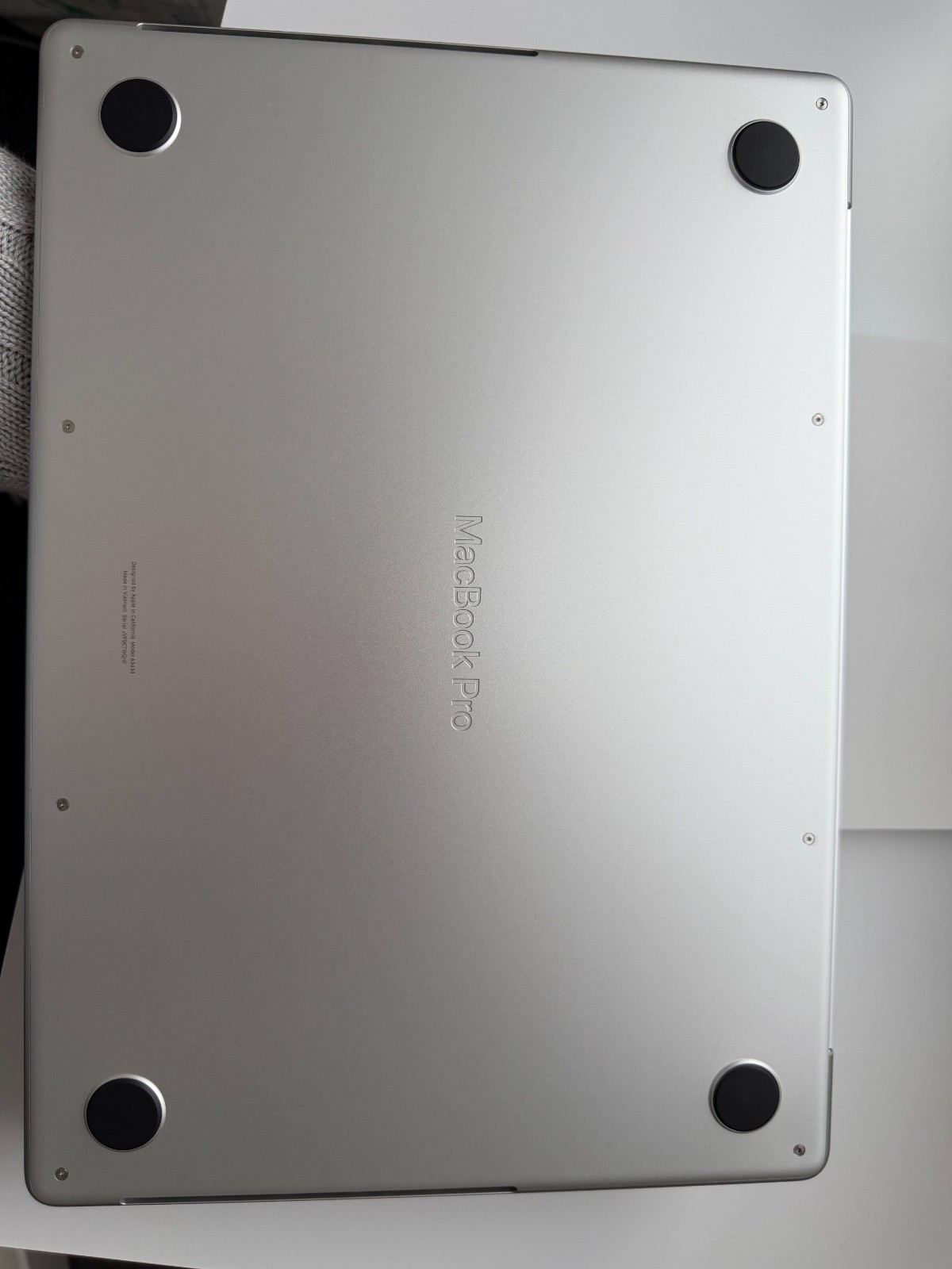 Apple MacBook Pro 14 inch M5 Pro Chip 2025 SSD 512GB Storage 16GB RAM + Warranty
