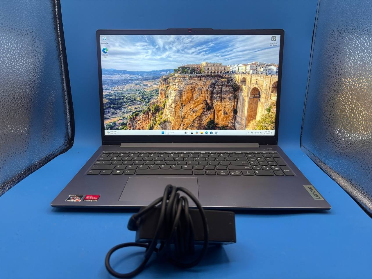 LENOVO IDEAPAD SLIM 3 15ABR8 AMD RYZEN 7 5825U 512GB SSD 16GB Touch Screen PH9