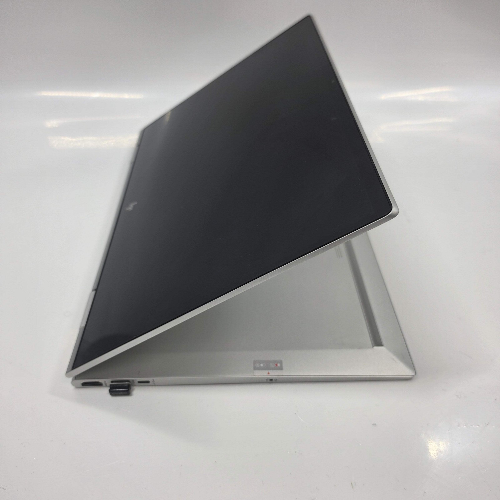 HP Envy x360 10210U 15.6″ I5-10210U 2.1GHz 8GB RAM 256GB SSD BAD BATTERY