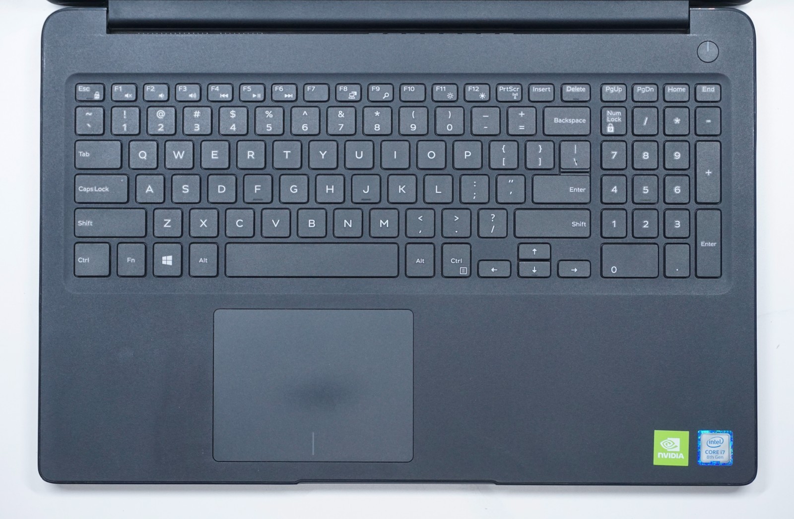 Dell Latitude 3500 Core i7-8565U @1.80GHz 8GB RAM 256GB SSD MX130 FHD (No OS)