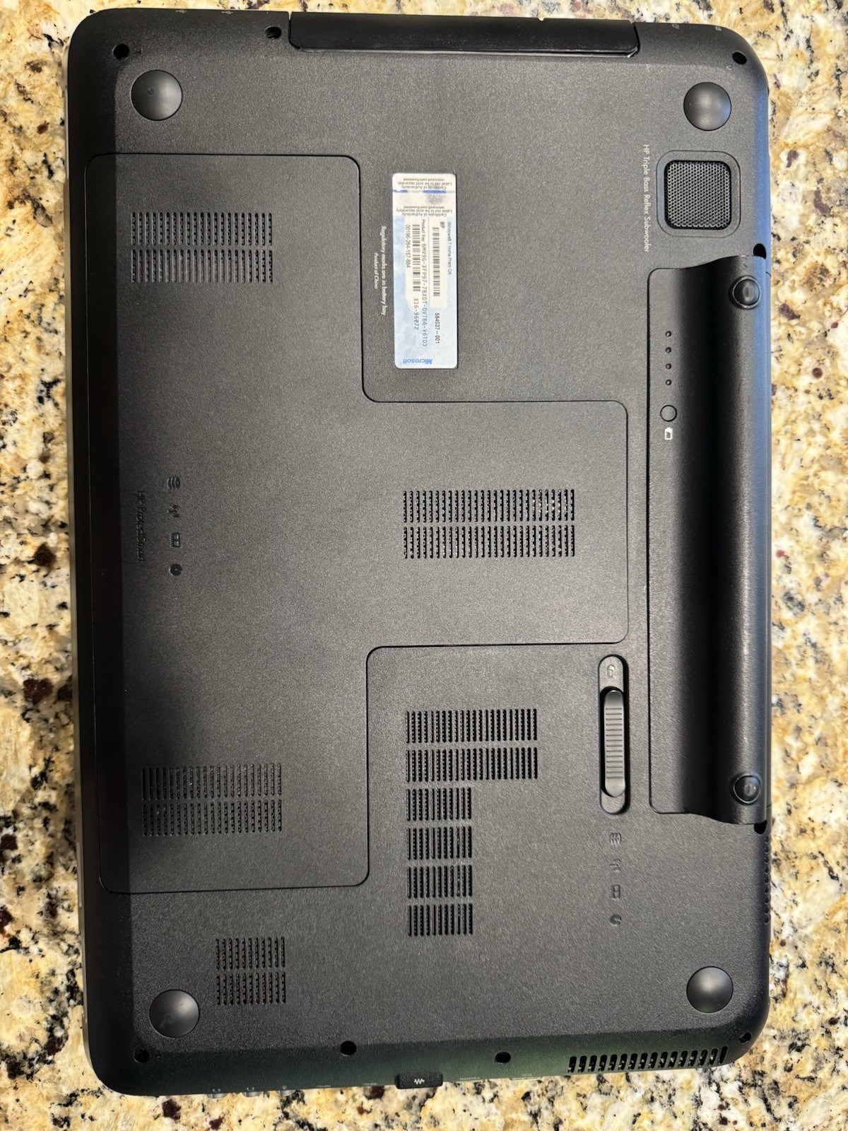 HP DV7- 6c23ci 17.3″ Notebook 6GB RAM AMD A8-3520M with Radeon HD 1.60GHz