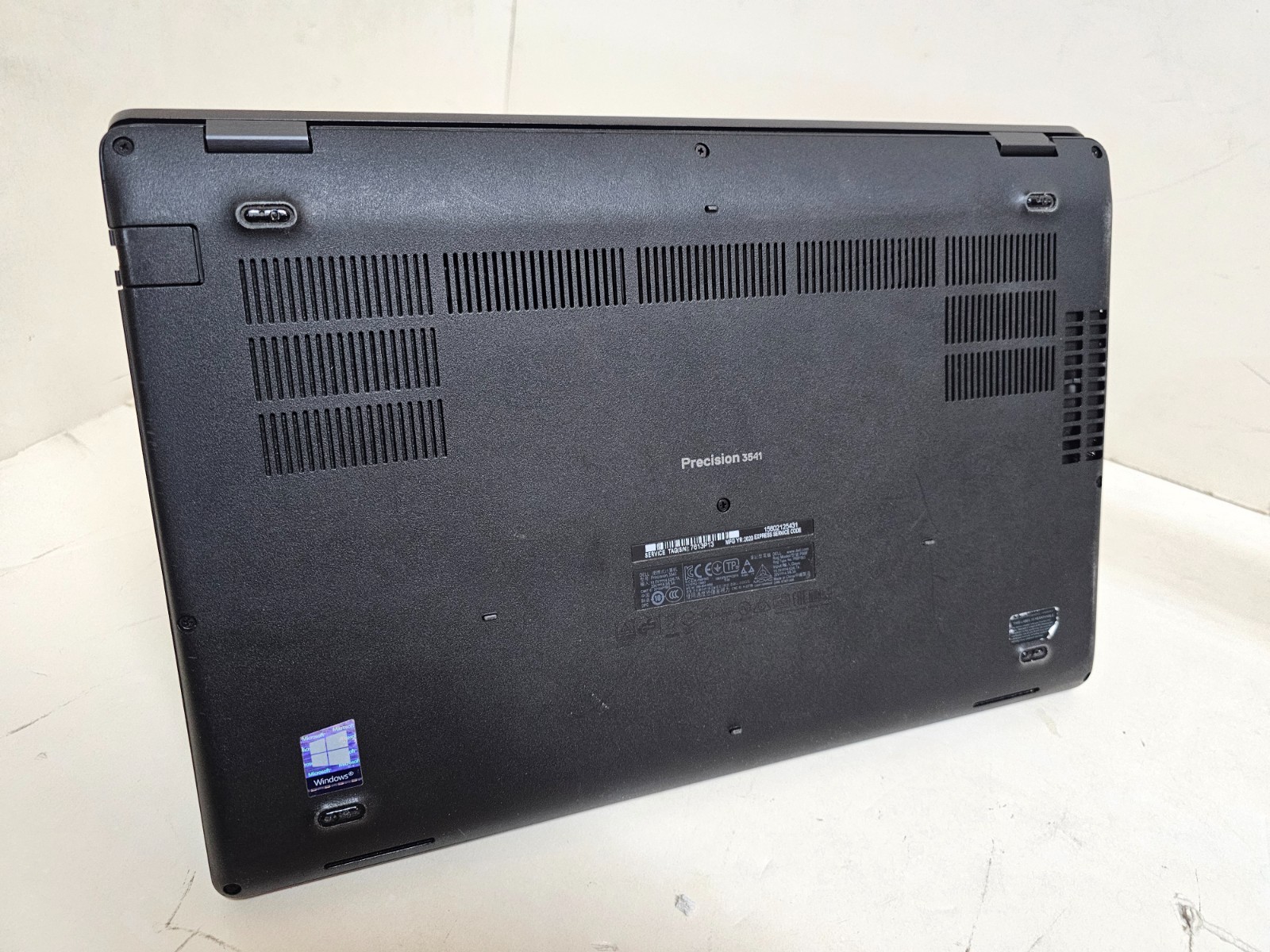 Dell Precision 3541 Laptop – 2.6 GHz i7-9750H 16GB 256GB SSD P620 15.6″ – SP10