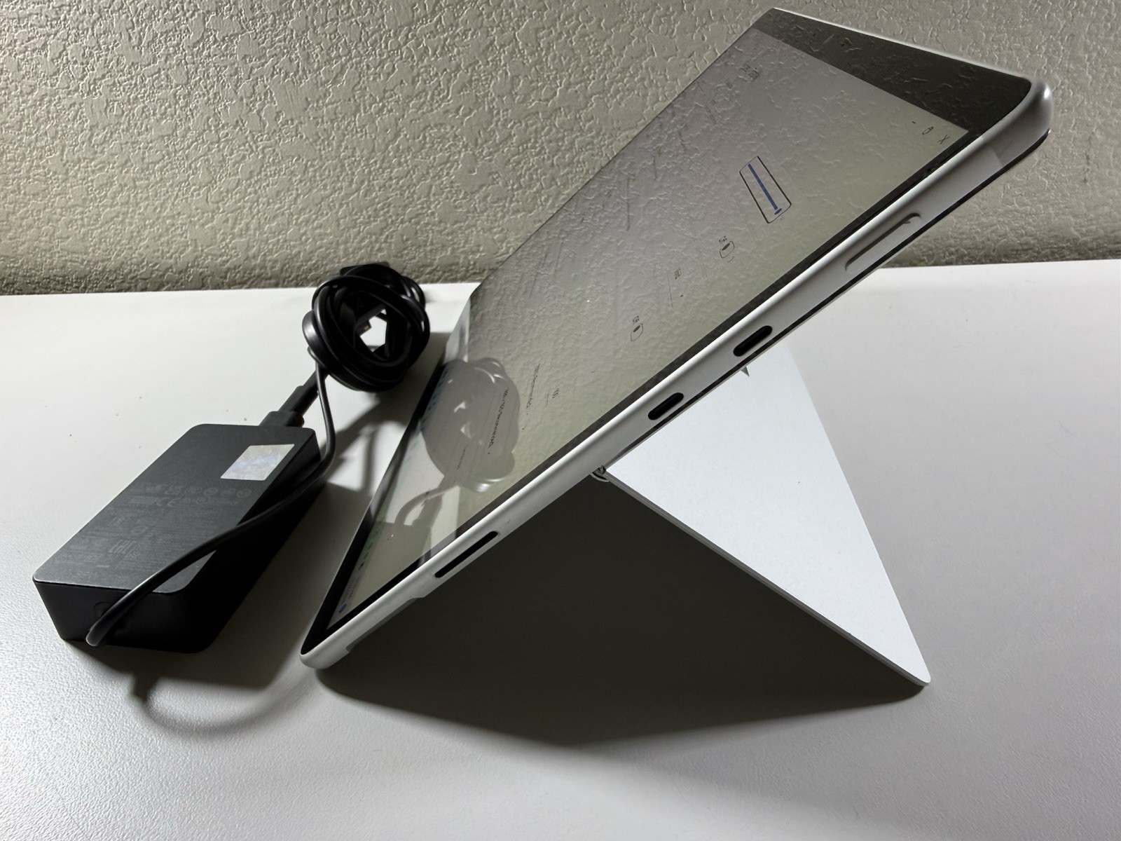 Microsoft Surface Pro 8 (1982) i5-1145G7 – 16GB RAM – 256GB 120Hz – Win 11 Pro