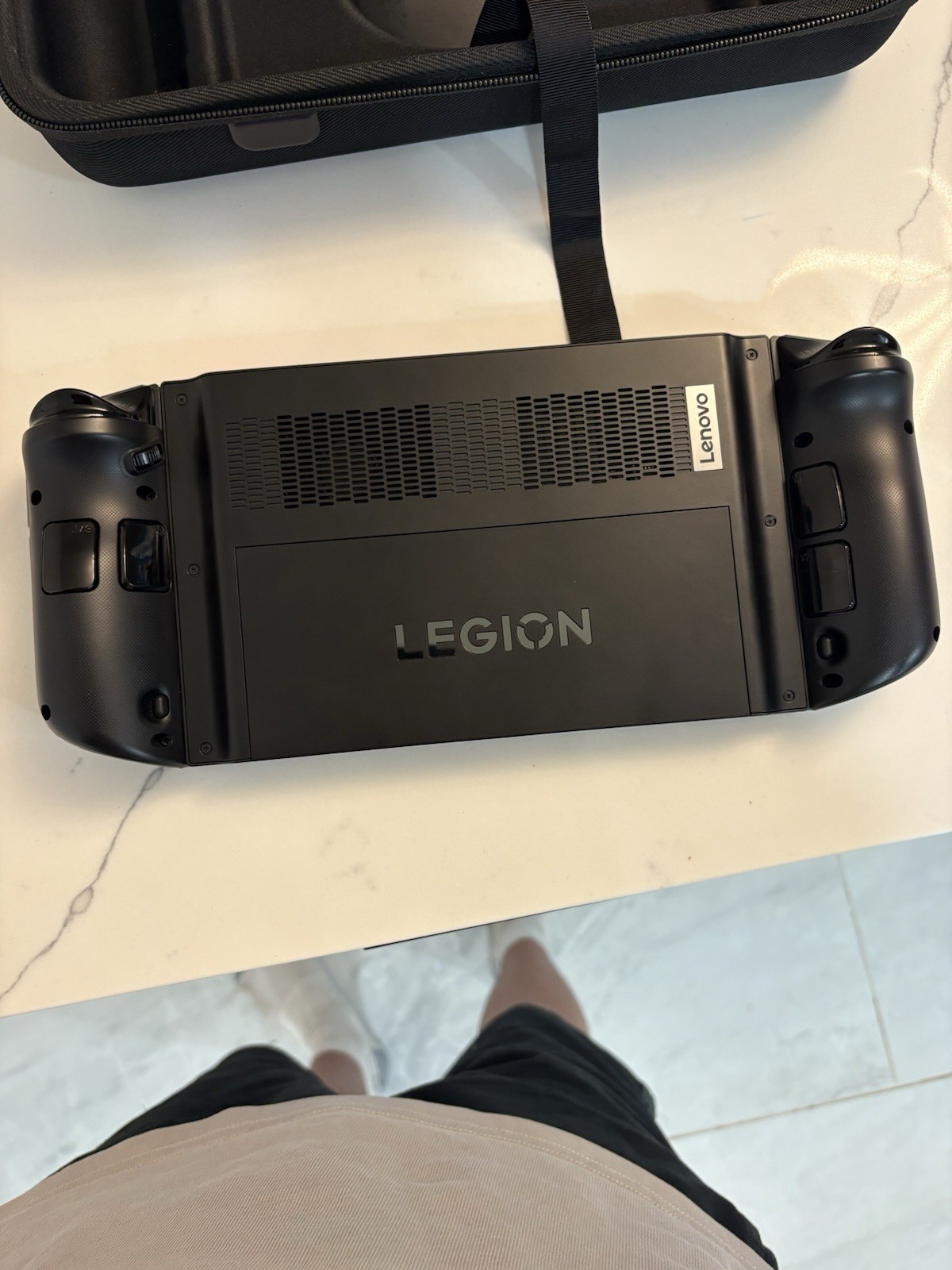Lenovo Legion Go 8.8 in (1TB SSD, AMD Ryzen Z1 Extreme, 3.3GHz, 16GB RAM)…