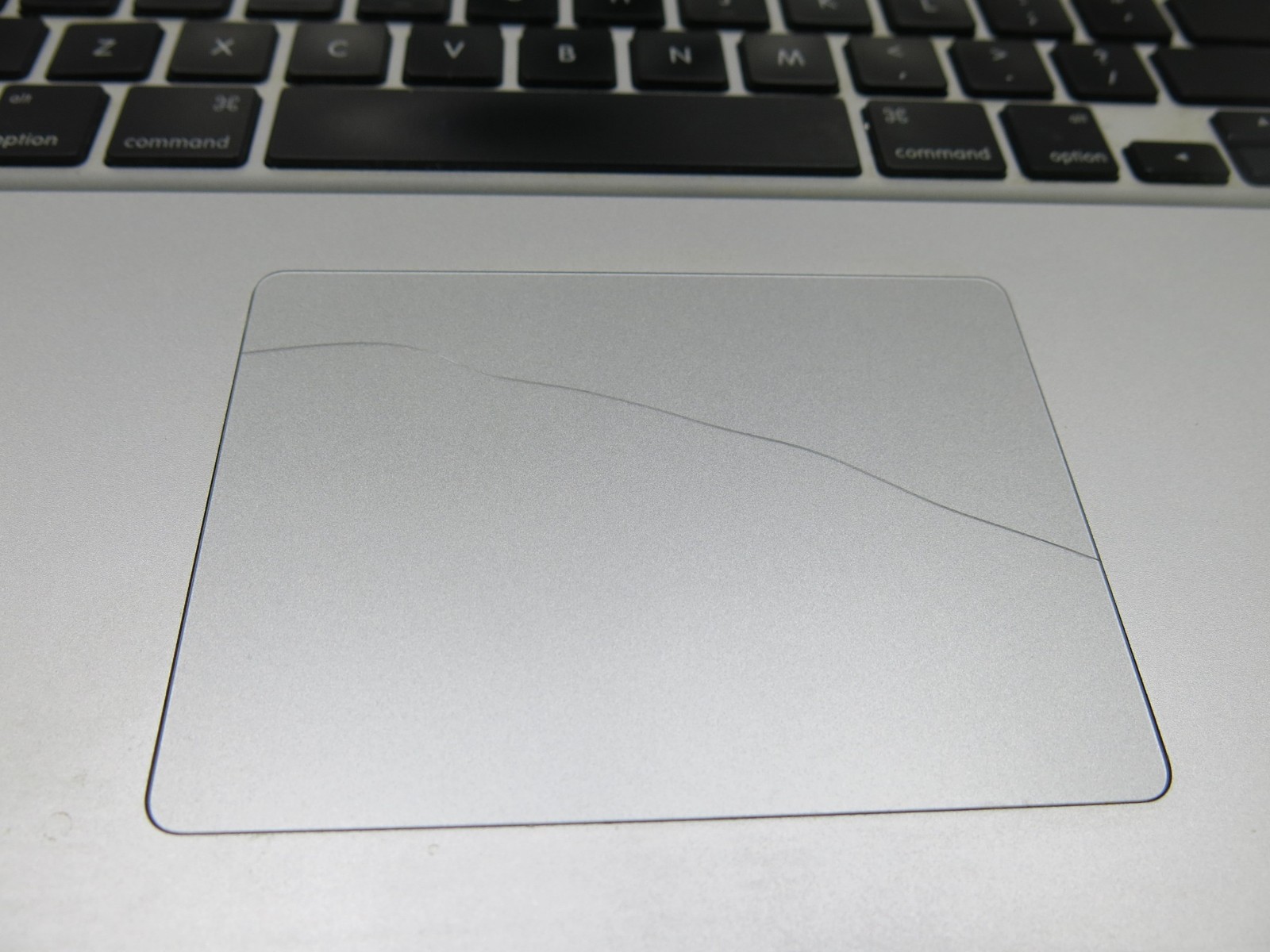 Apple MacBook Pro A1286 15.4″ 2011 | i5-520M 2.4GHz | 4GB Ram | Powers On