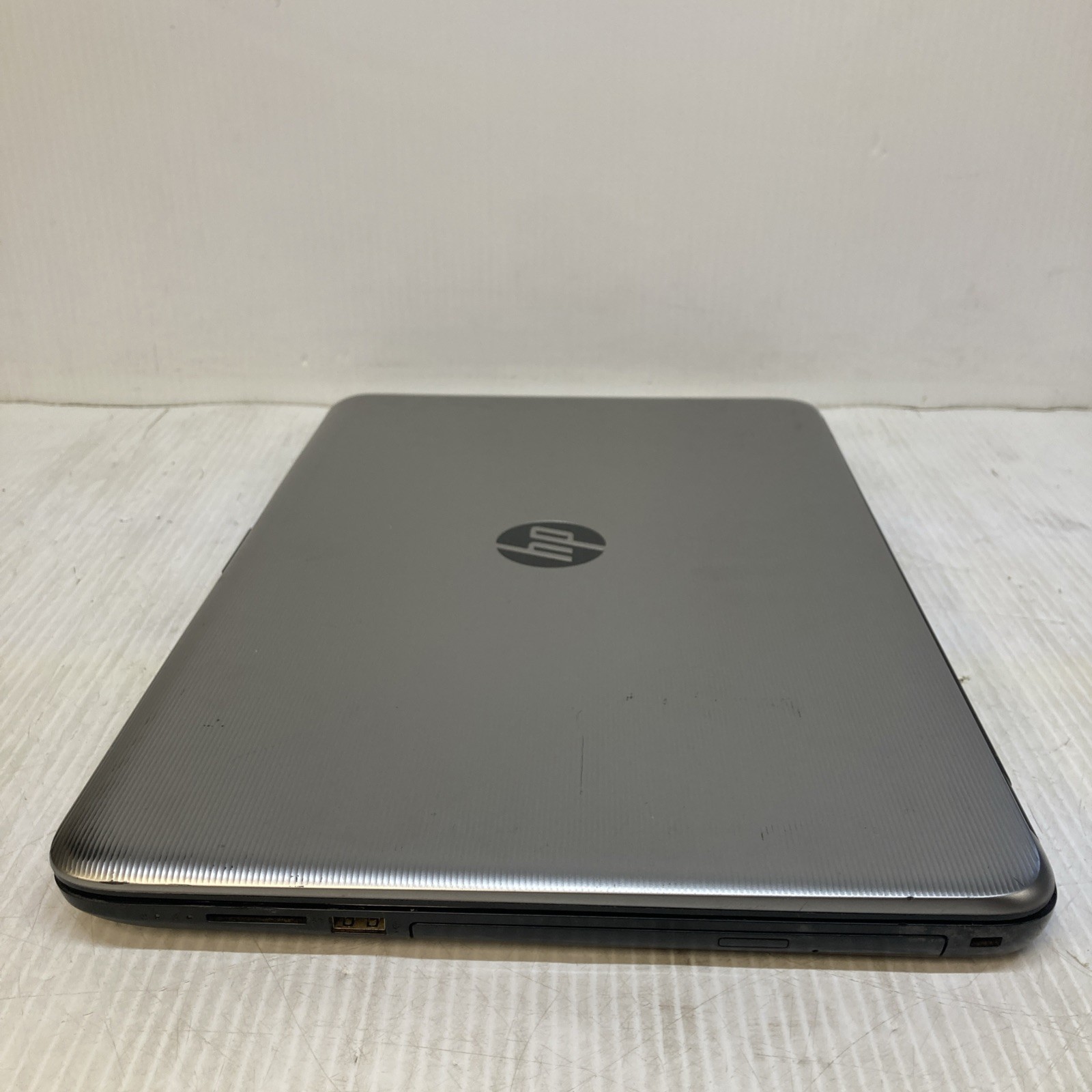 HP Notebook 15 Intel Core i3-6100U 2.3GHz no RAM/ HDD boot to BIOS