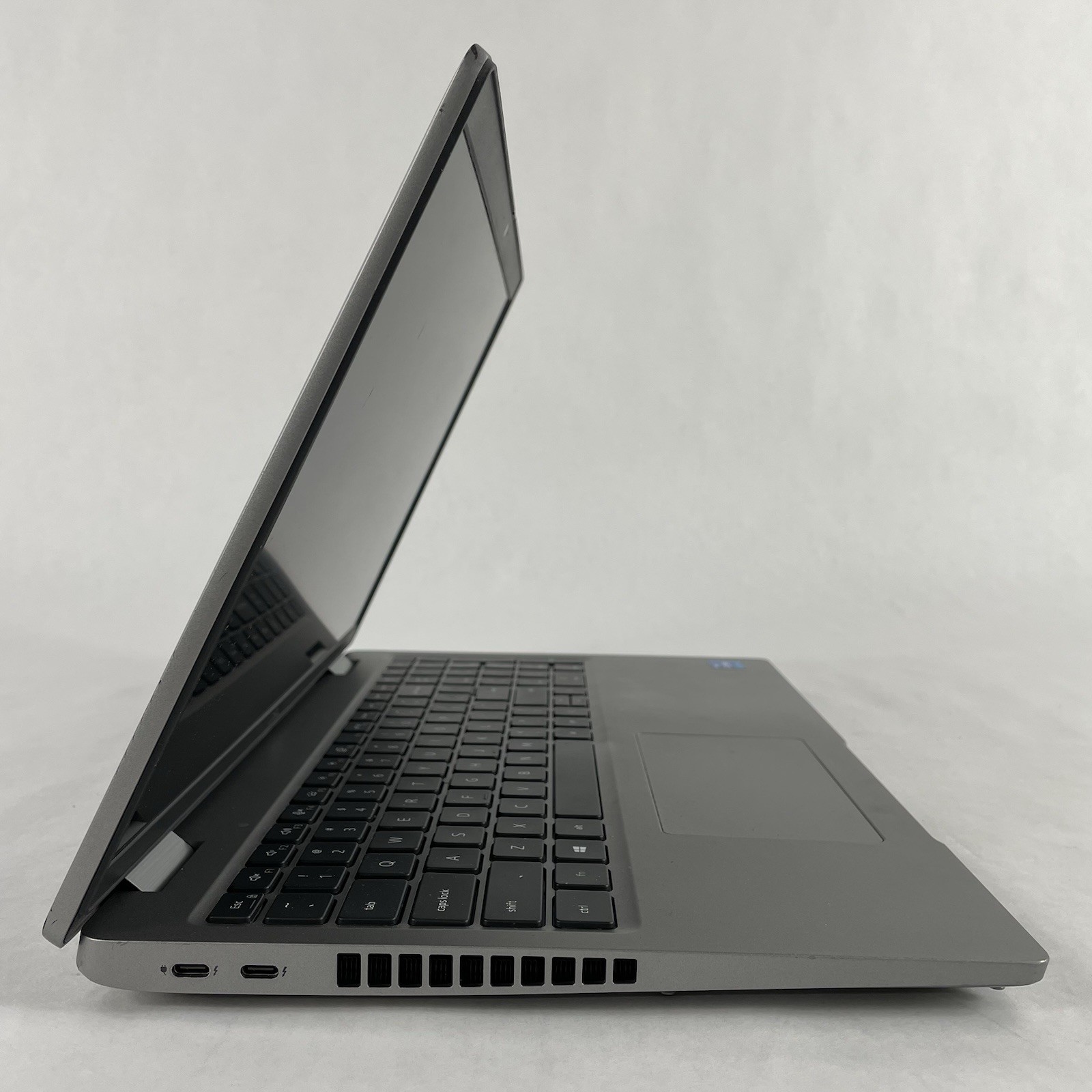 Dell Latitude 5520 15.6″ i5-1135G7 2.40 GHz 8GB RAM No SSD No OS No Battery READ