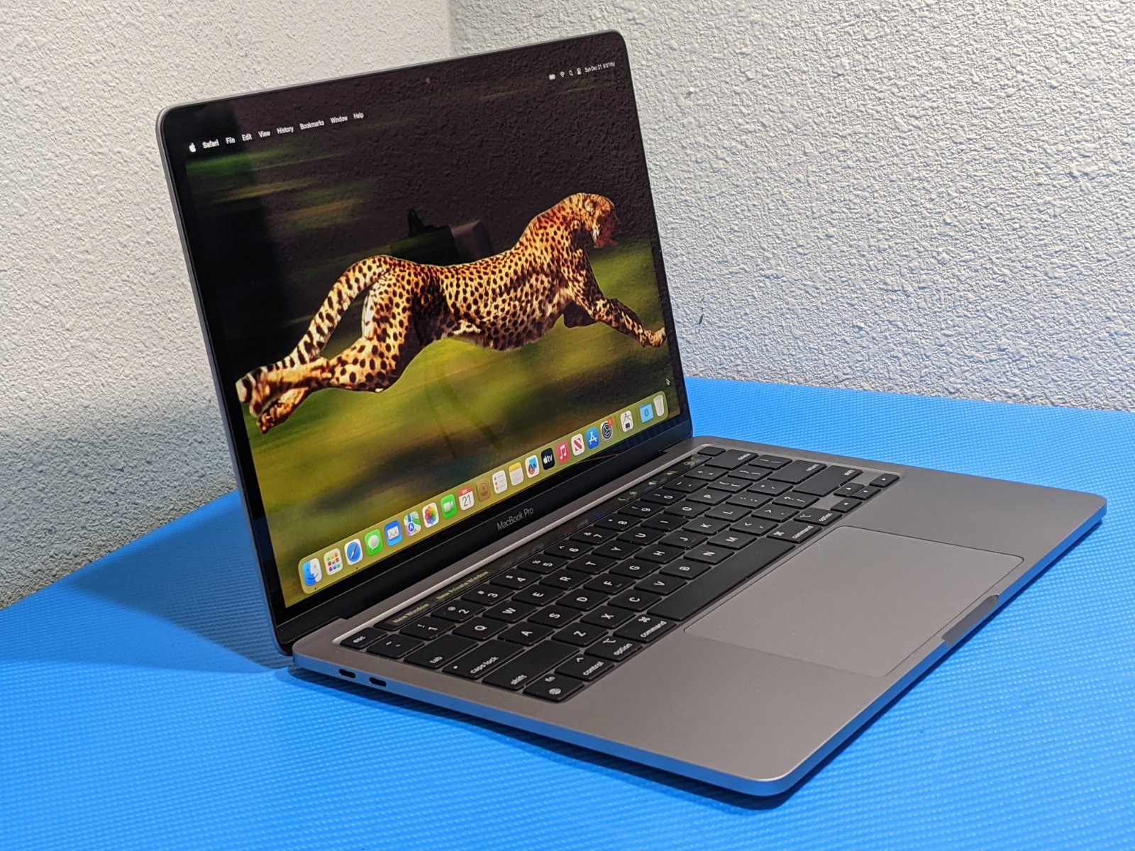 Apple MacBook Pro A2338 (2020) 13.3″ M1 8CPU/8GPU 3.2GHz 16GB 1TB MYDA2LL/A +PA