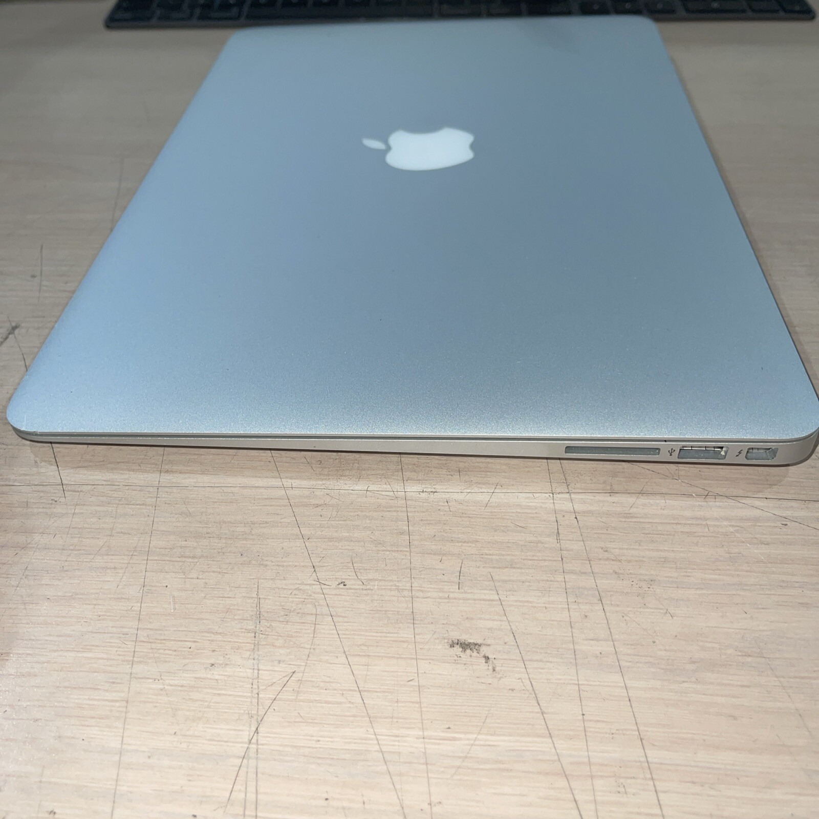 Apple Macbook Air MID 2013 13″ i5-4250U 1.3GHz 4gb RAM NO HD