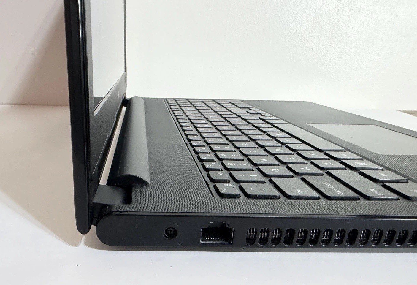 Dell Inspiron 15 3000 Series 15.6″ Intel i3-5015U 4GB RAM 1TB HDD Black