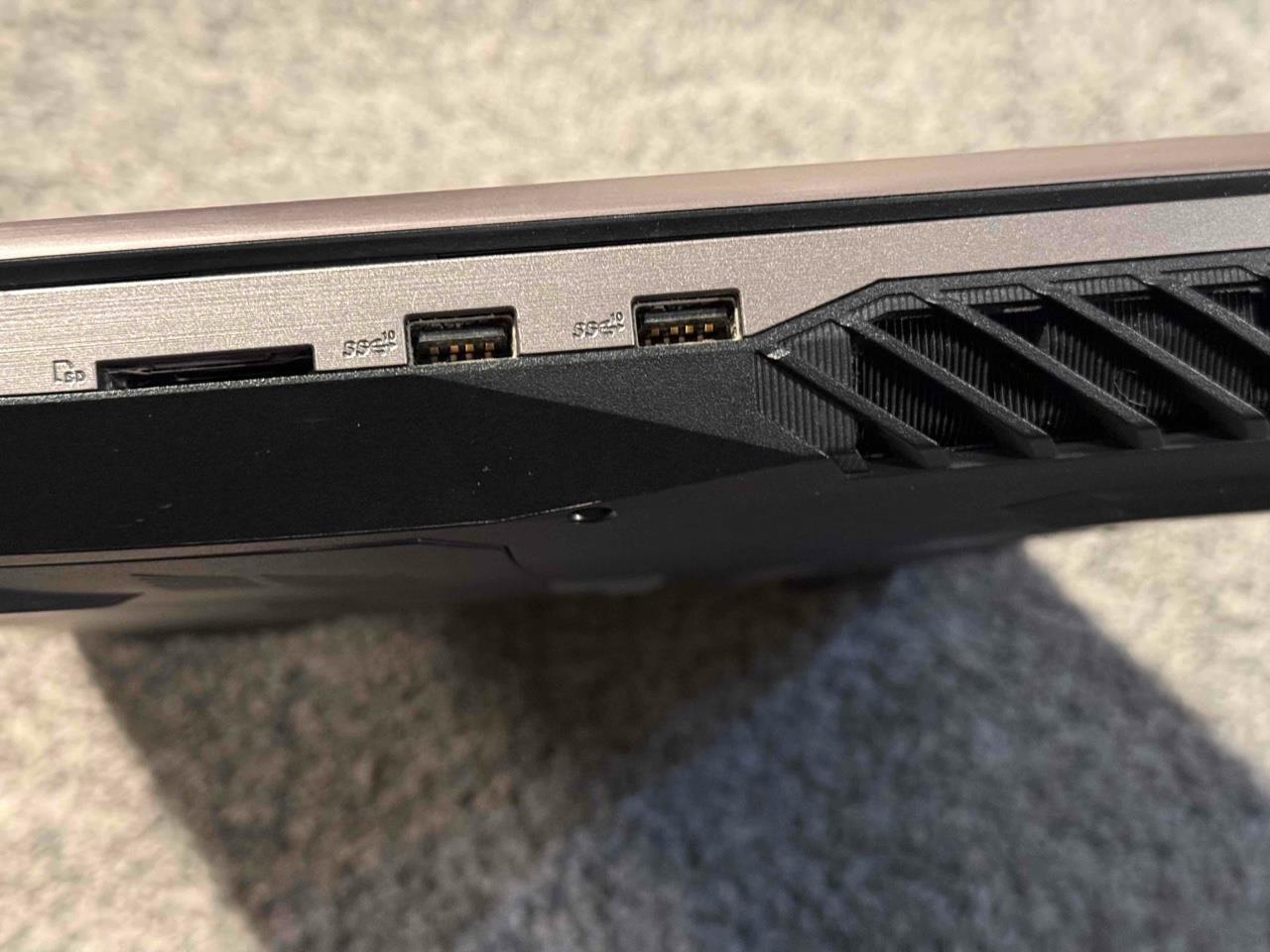 —ASUS ROG G703GI i9-8950HK 2.9ghz 32GB RAM GTX 1080 8GB VRAM 512GB SSD 2TB HDD