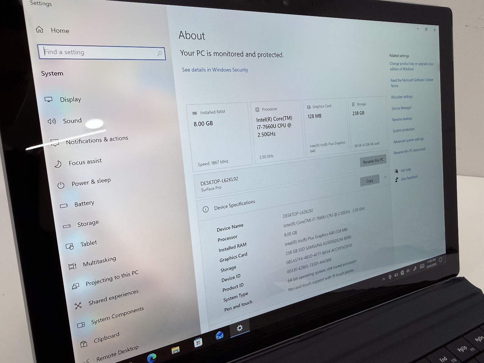 Microsoft Surface Pro 5 i7-7660U CPU @ 2.50GHz8 GB RAM 256 GB Win 10 Pro KB issu