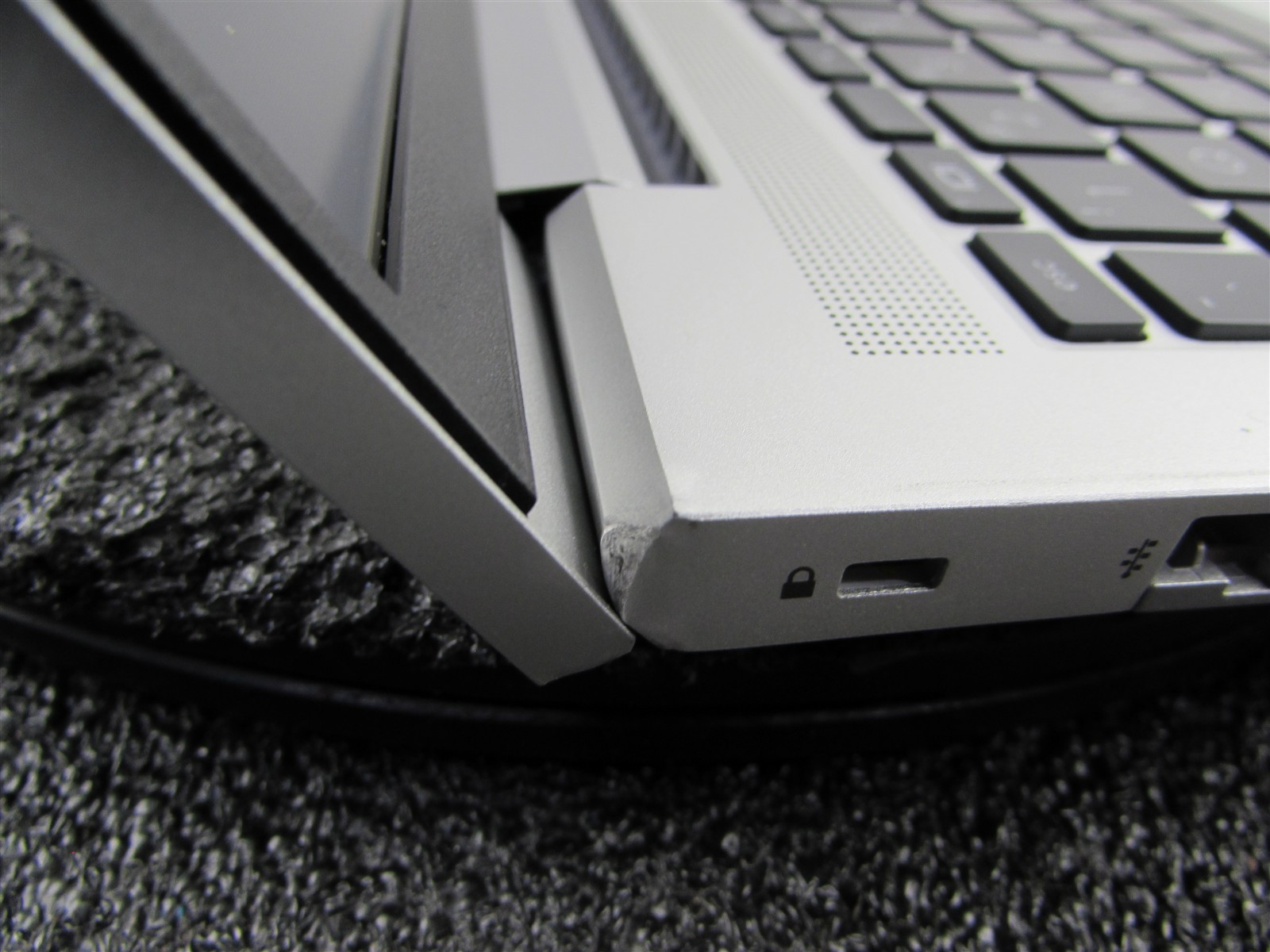 HP ELITEBOOK 640 (G9) 1920X1080 FHD TOUCHSCREEN I7-1270P NO SSD 8GB RAM NO O.S